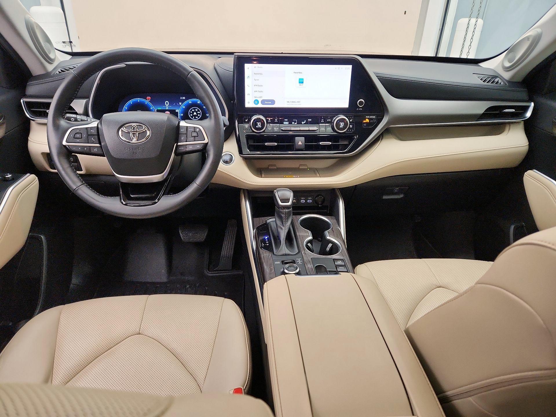 Thumbnail: 2023 Toyota Highlander - 9