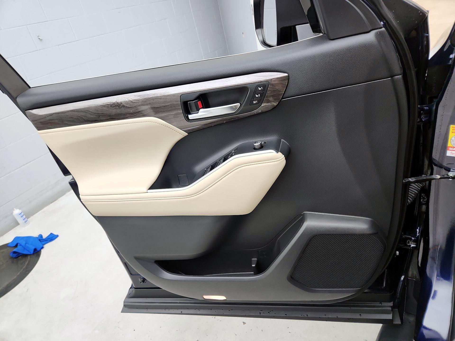 Thumbnail: 2023 Toyota Highlander - 12