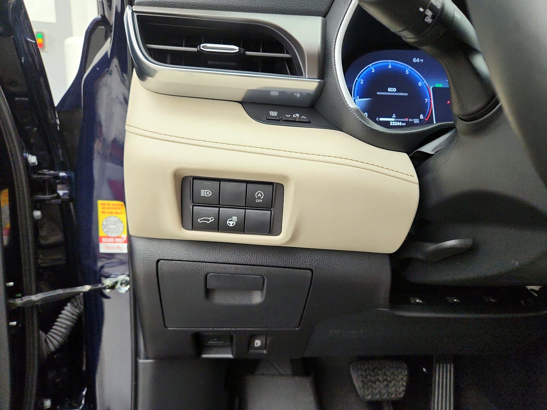 Thumbnail: 2023 Toyota Highlander - 13