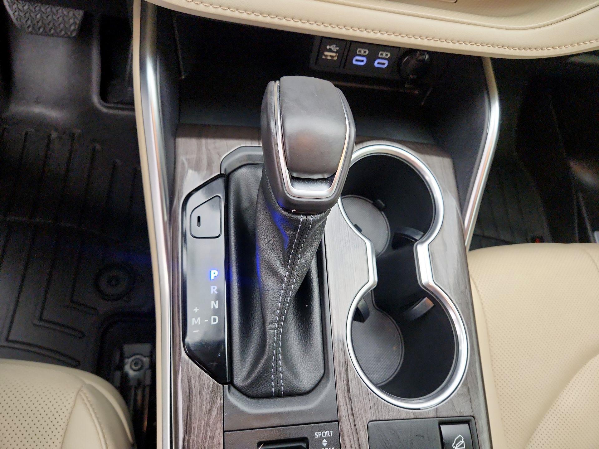 Thumbnail: 2023 Toyota Highlander - 18