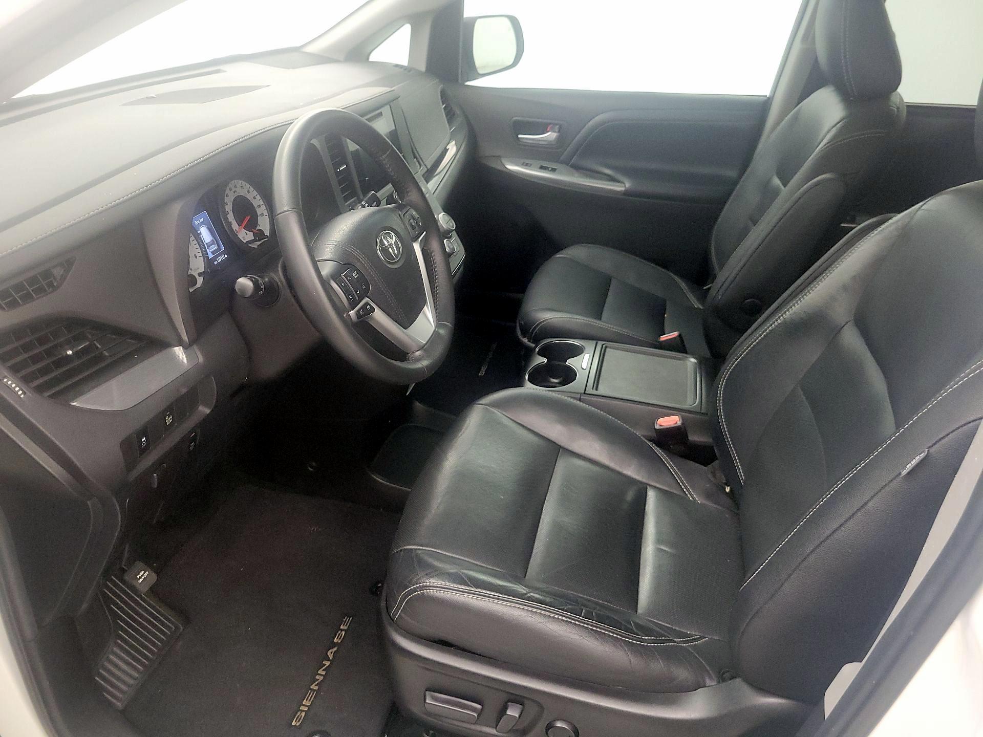 Thumbnail: 2017 Toyota Sienna - 11