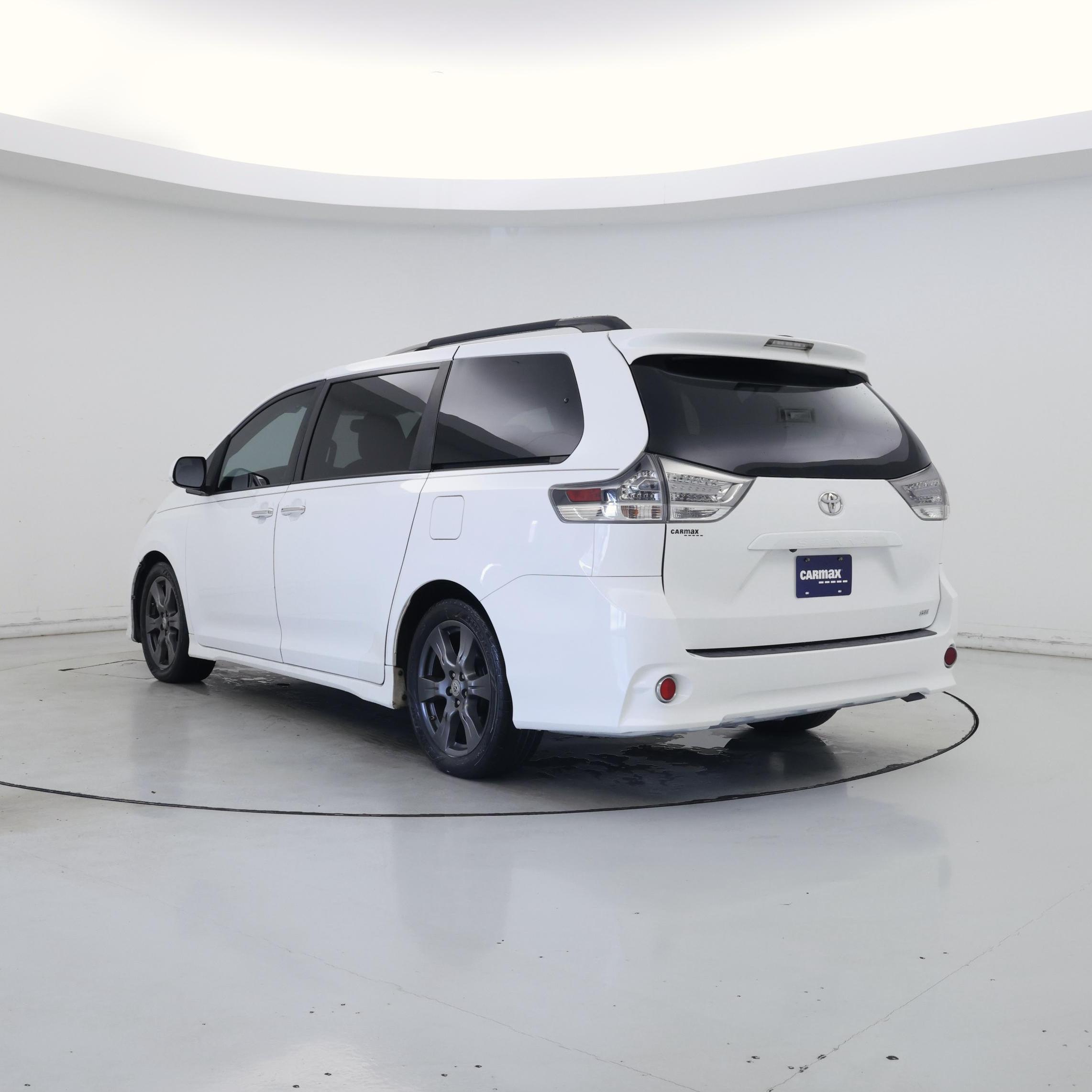 Thumbnail: 2017 Toyota Sienna - 2