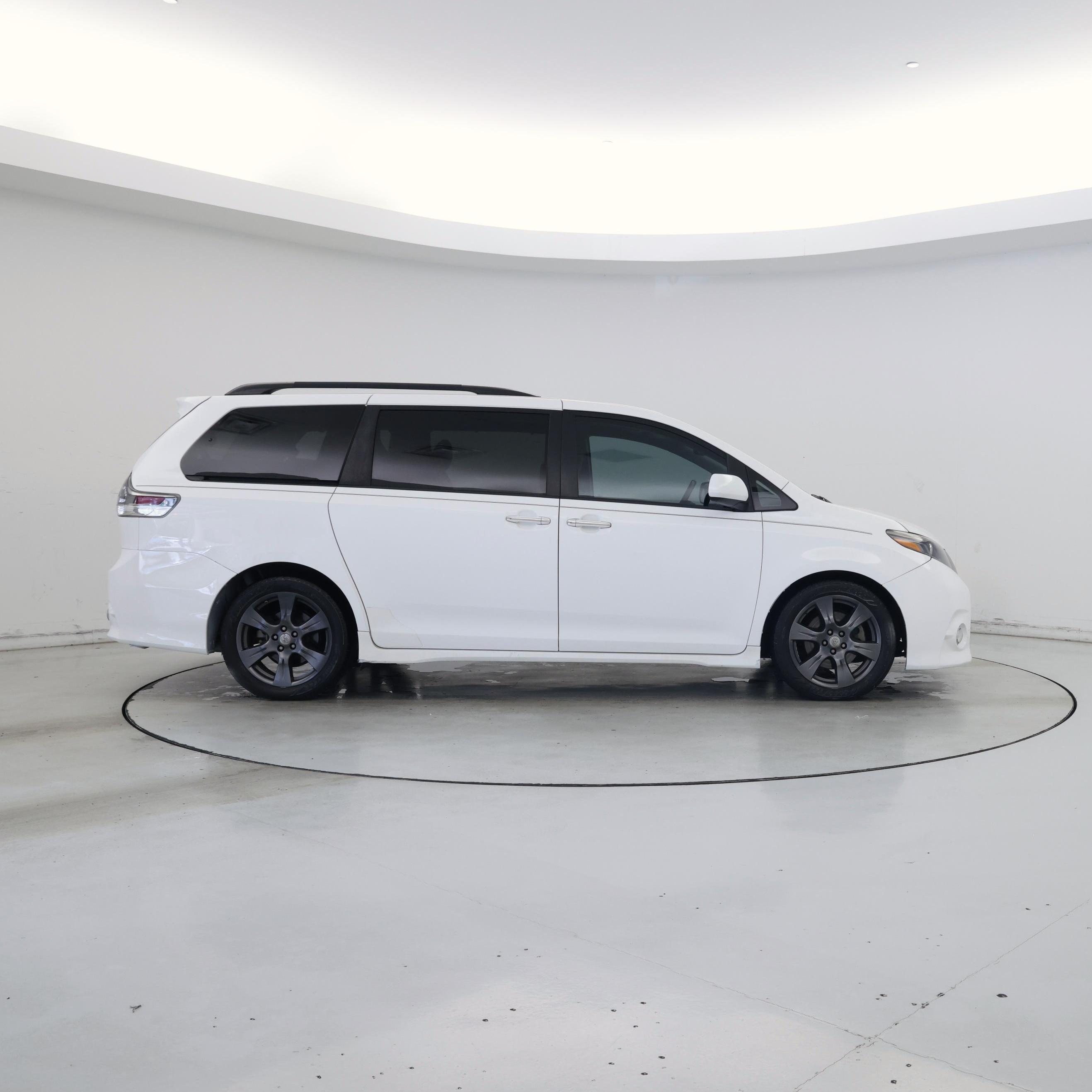 Thumbnail: 2017 Toyota Sienna - 7