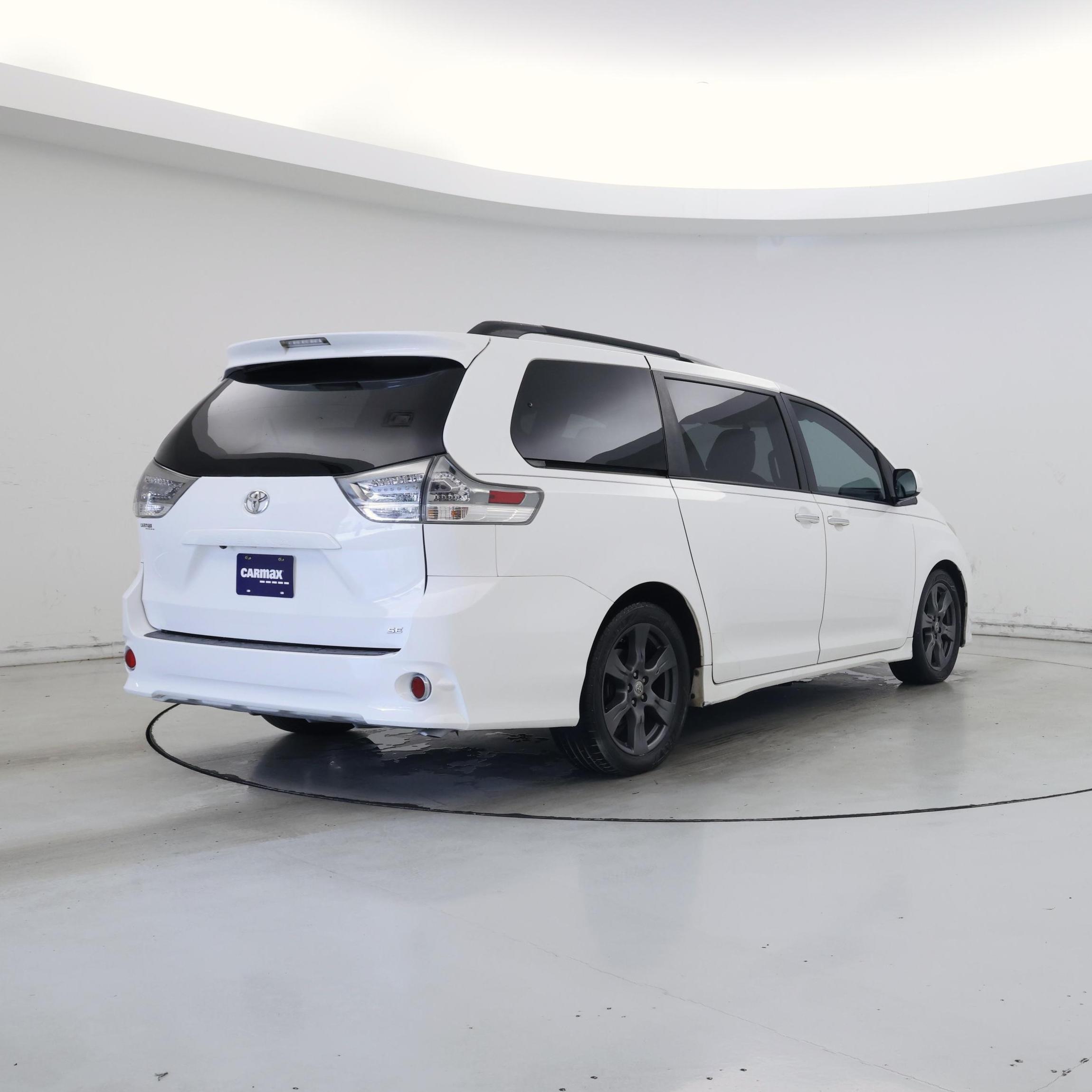 Thumbnail: 2017 Toyota Sienna - 8