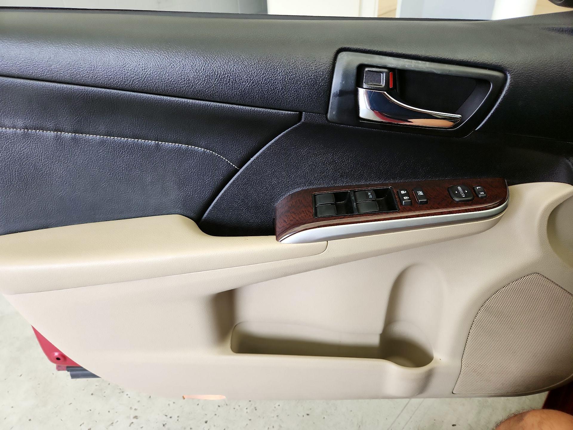 Thumbnail: 2013 Toyota Camry - 12