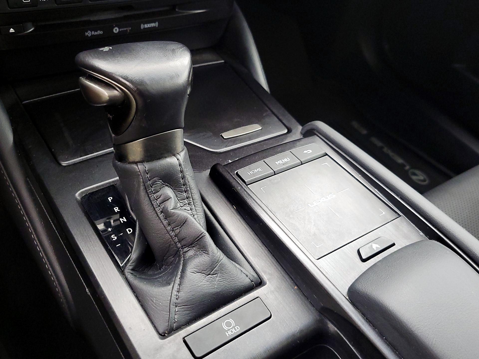 Thumbnail: 2022 Lexus ES - 17