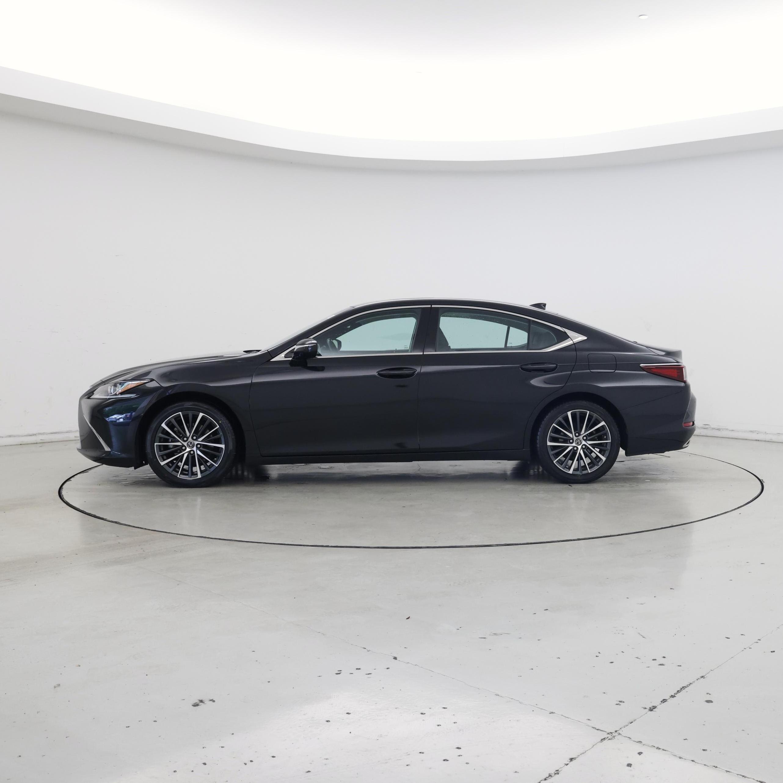 Thumbnail: 2022 Lexus ES - 3