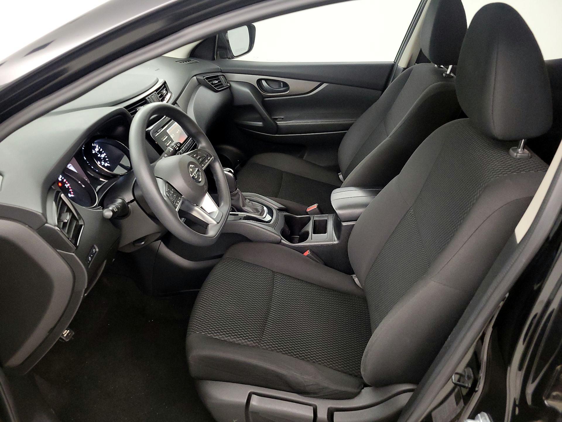 Thumbnail: 2017 Nissan Rogue Sport - 9