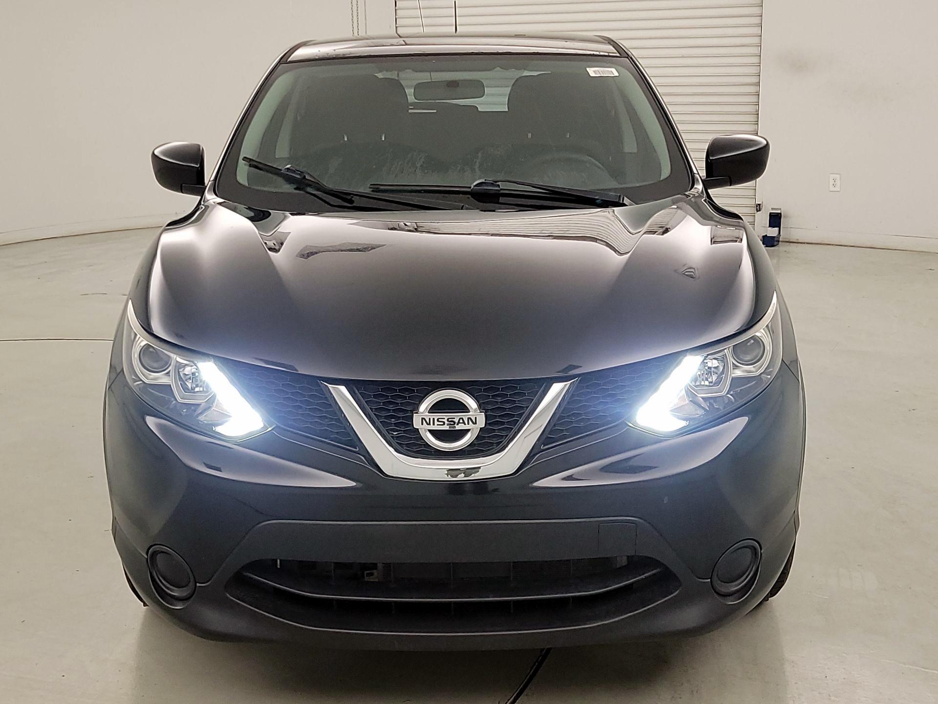 Thumbnail: 2017 Nissan Rogue Sport - 2