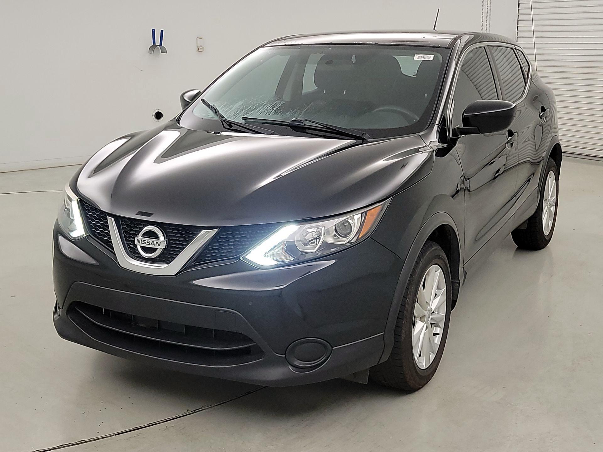 Thumbnail: 2017 Nissan Rogue Sport - 3