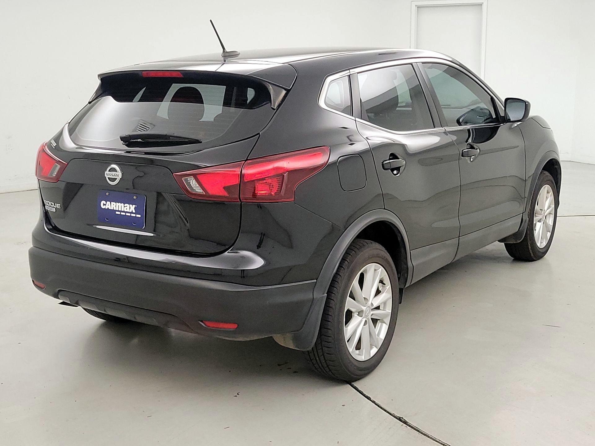 Thumbnail: 2017 Nissan Rogue Sport - 5