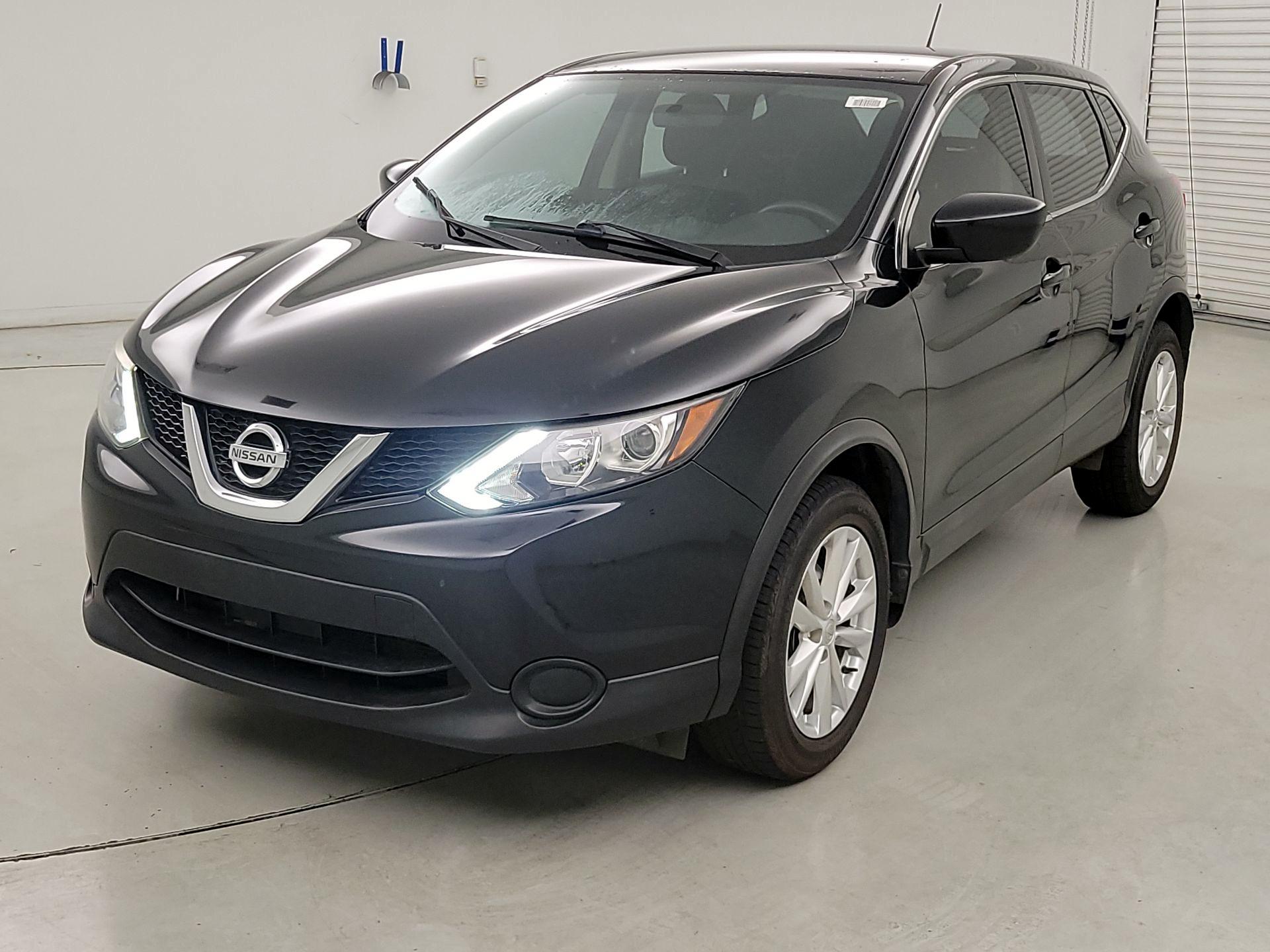 Thumbnail: 2017 Nissan Rogue Sport - 7