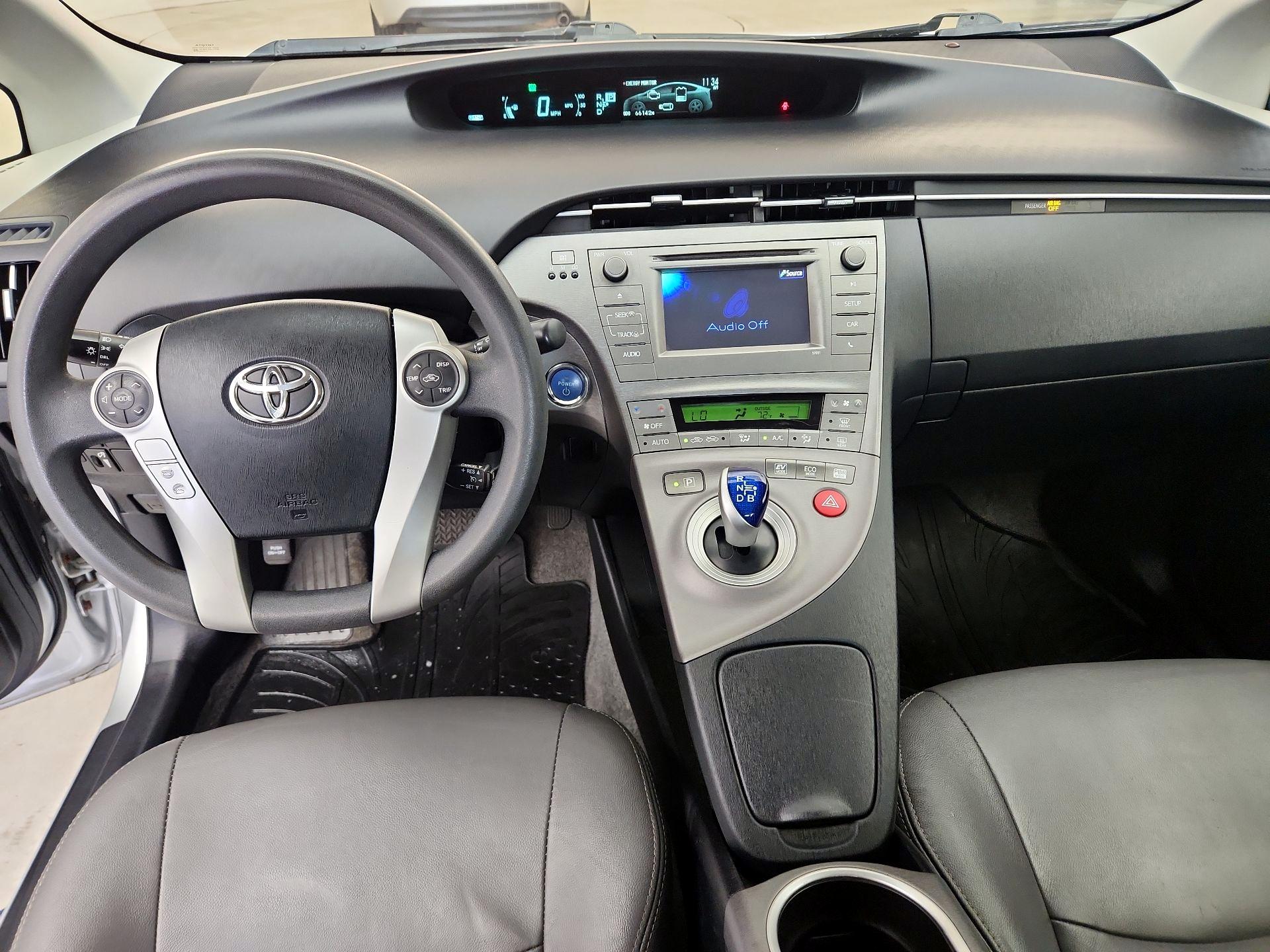 Thumbnail: 2014 Toyota Prius - 9