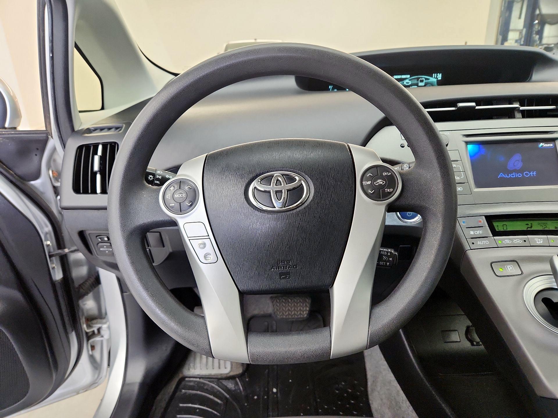 Thumbnail: 2014 Toyota Prius - 10