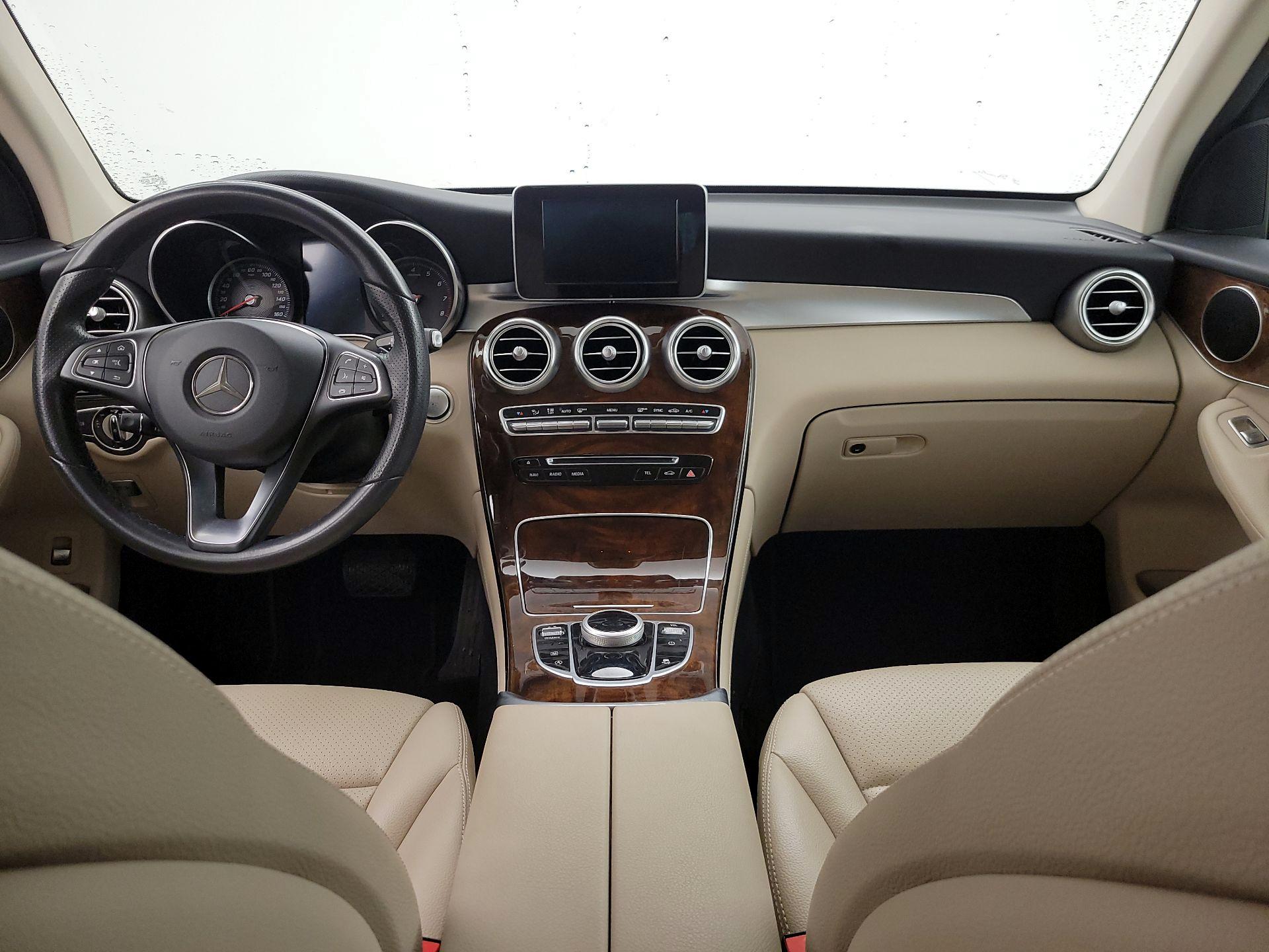 Thumbnail: 2017 Mercedes-Benz GLC - 9