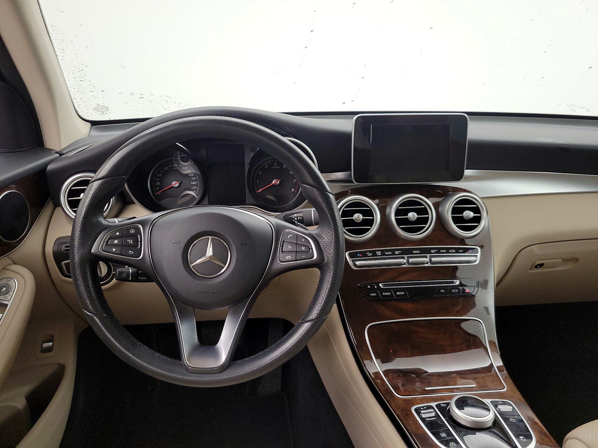 Thumbnail: 2017 Mercedes-Benz GLC - 10