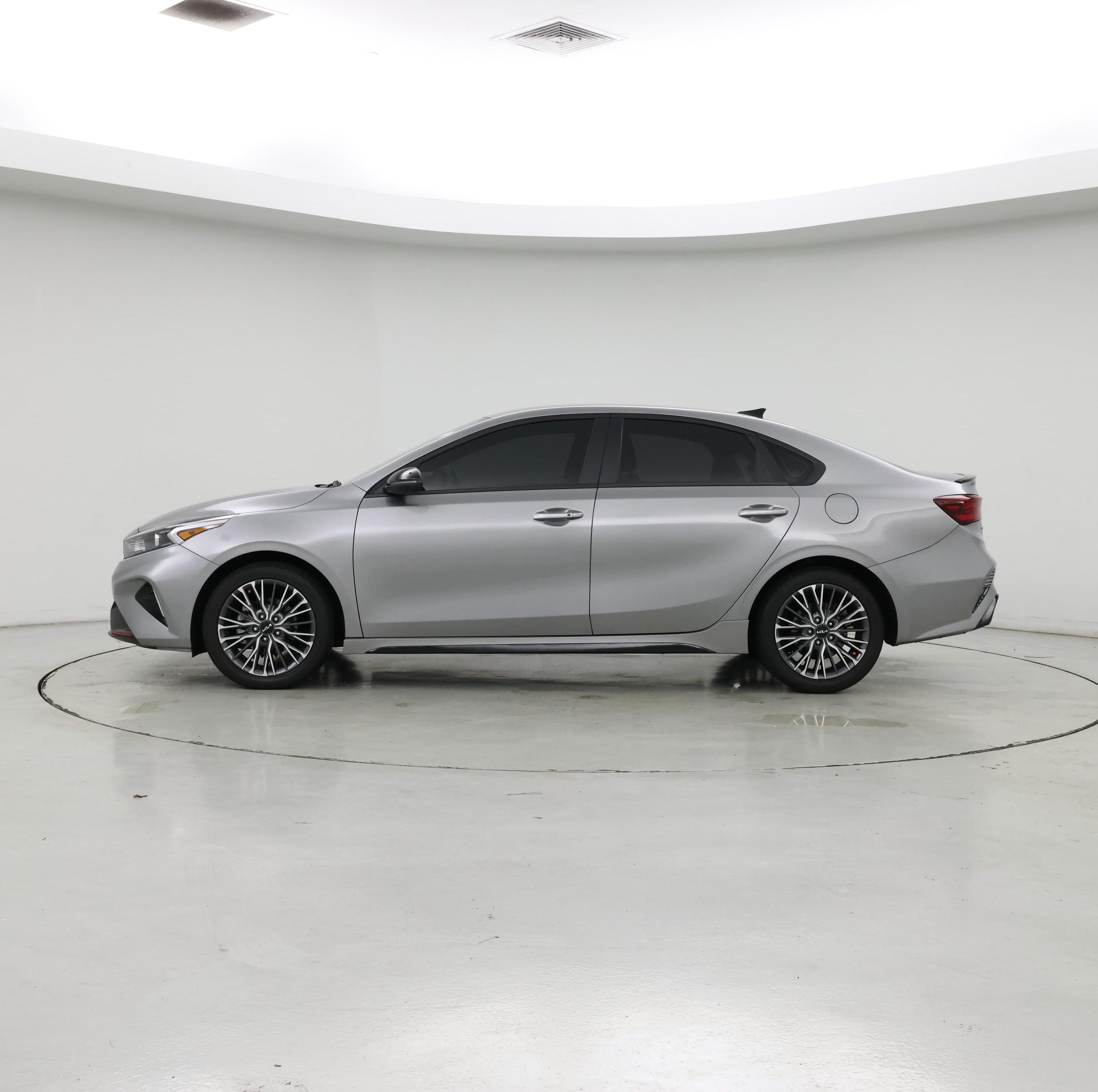 Thumbnail: 2024 Kia Forte - 3