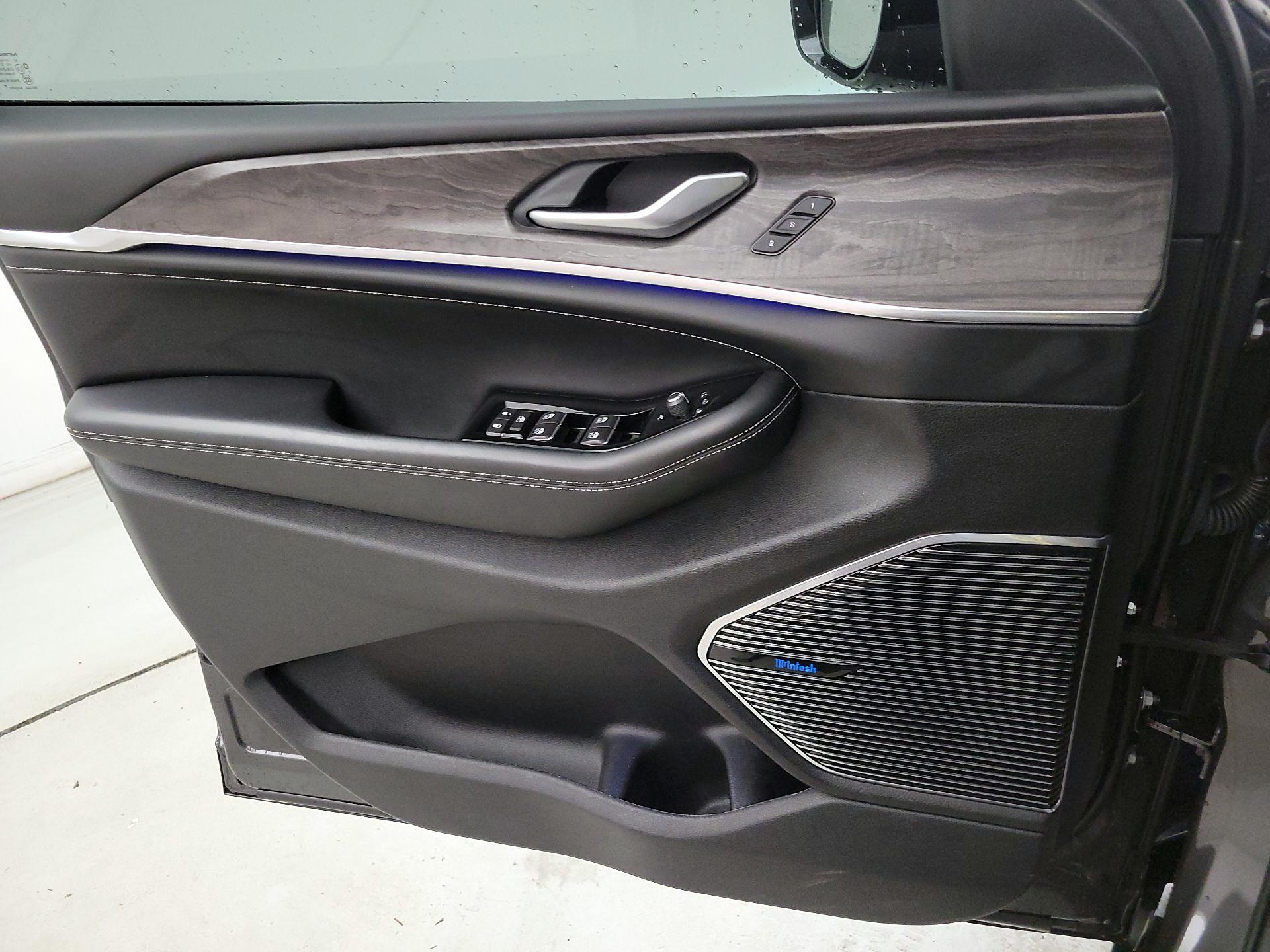 Thumbnail: 2022 Jeep Grand Cherokee - 12