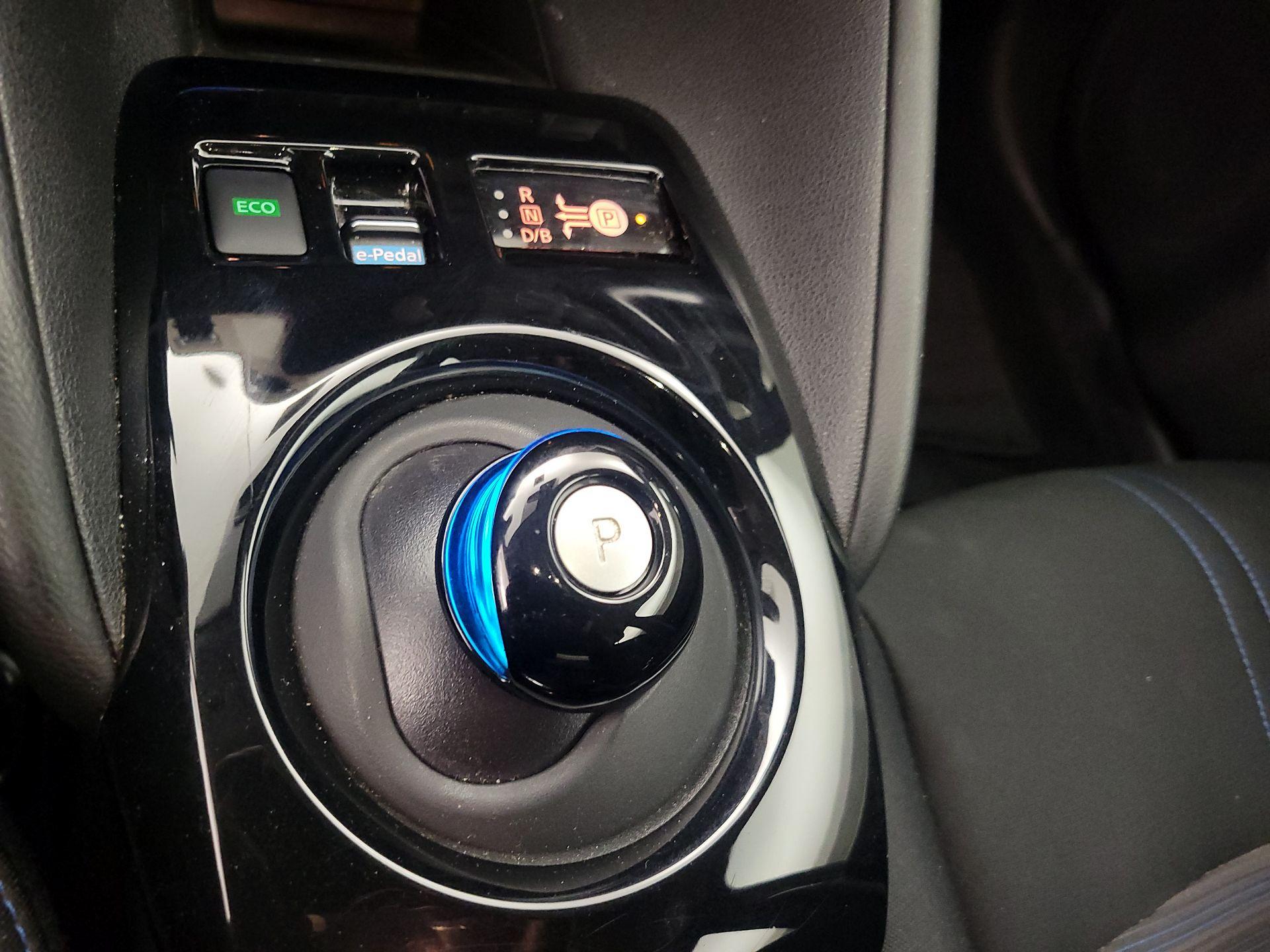 Thumbnail: 2022 Nissan Leaf - 18