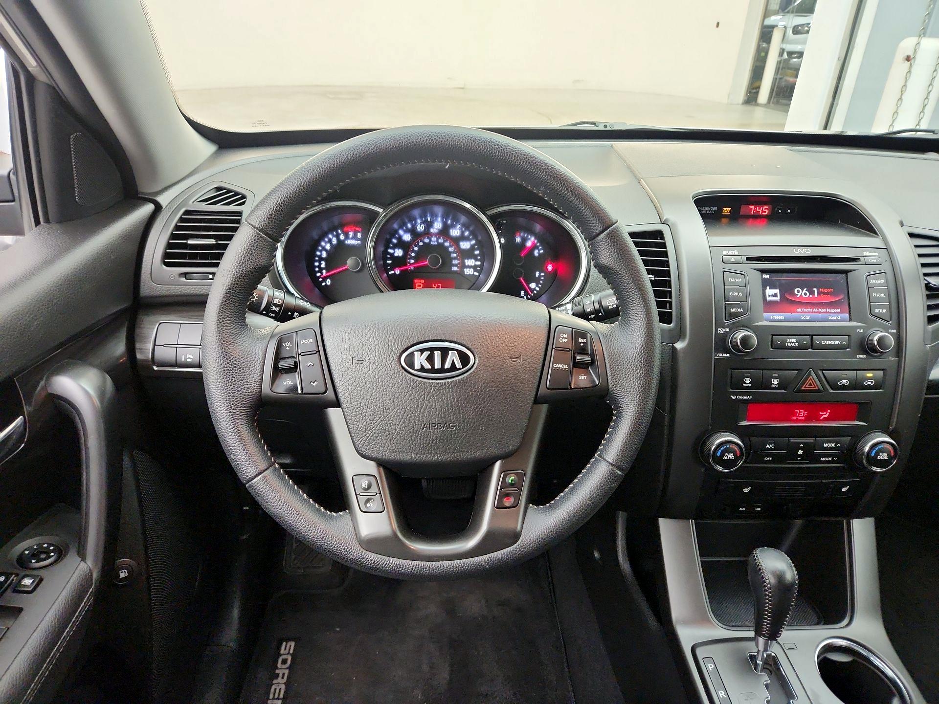 Thumbnail: 2013 Kia Sorento - 10