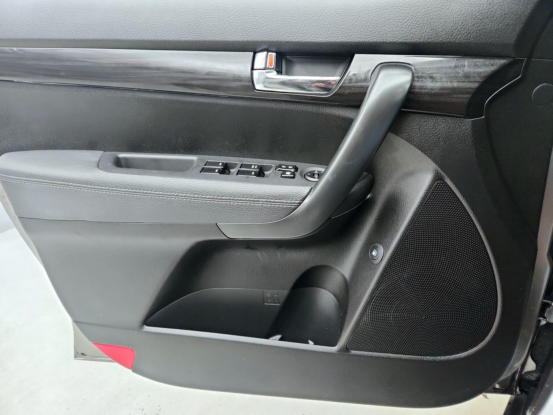 Thumbnail: 2013 Kia Sorento - 12