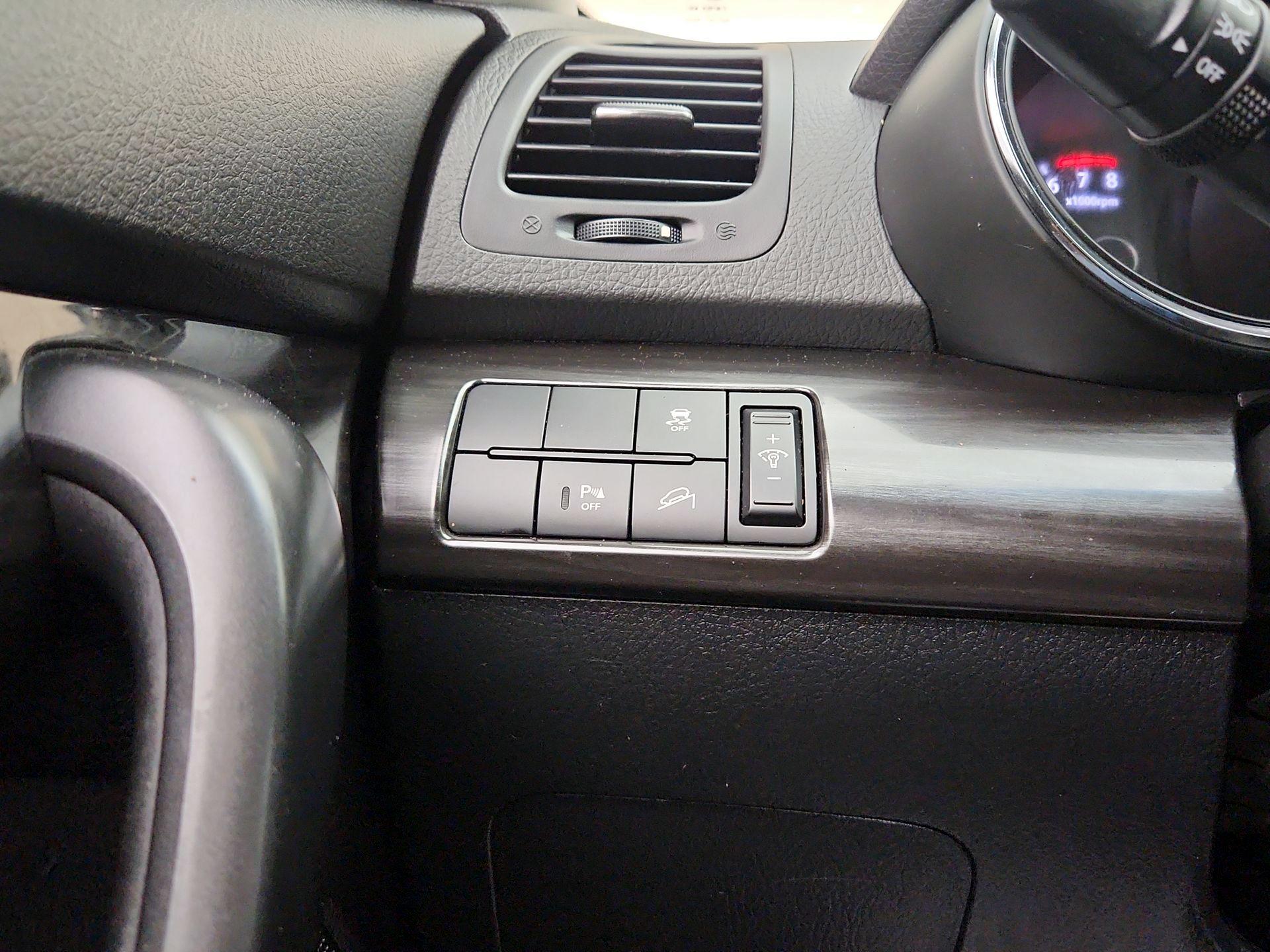 Thumbnail: 2013 Kia Sorento - 13