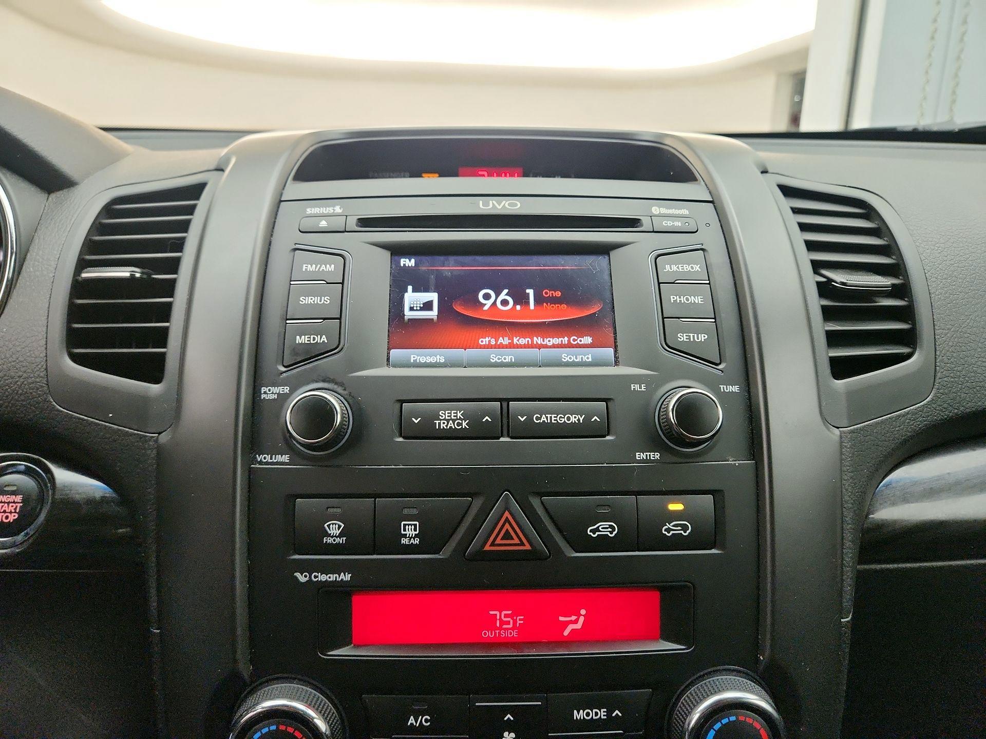 Thumbnail: 2013 Kia Sorento - 15