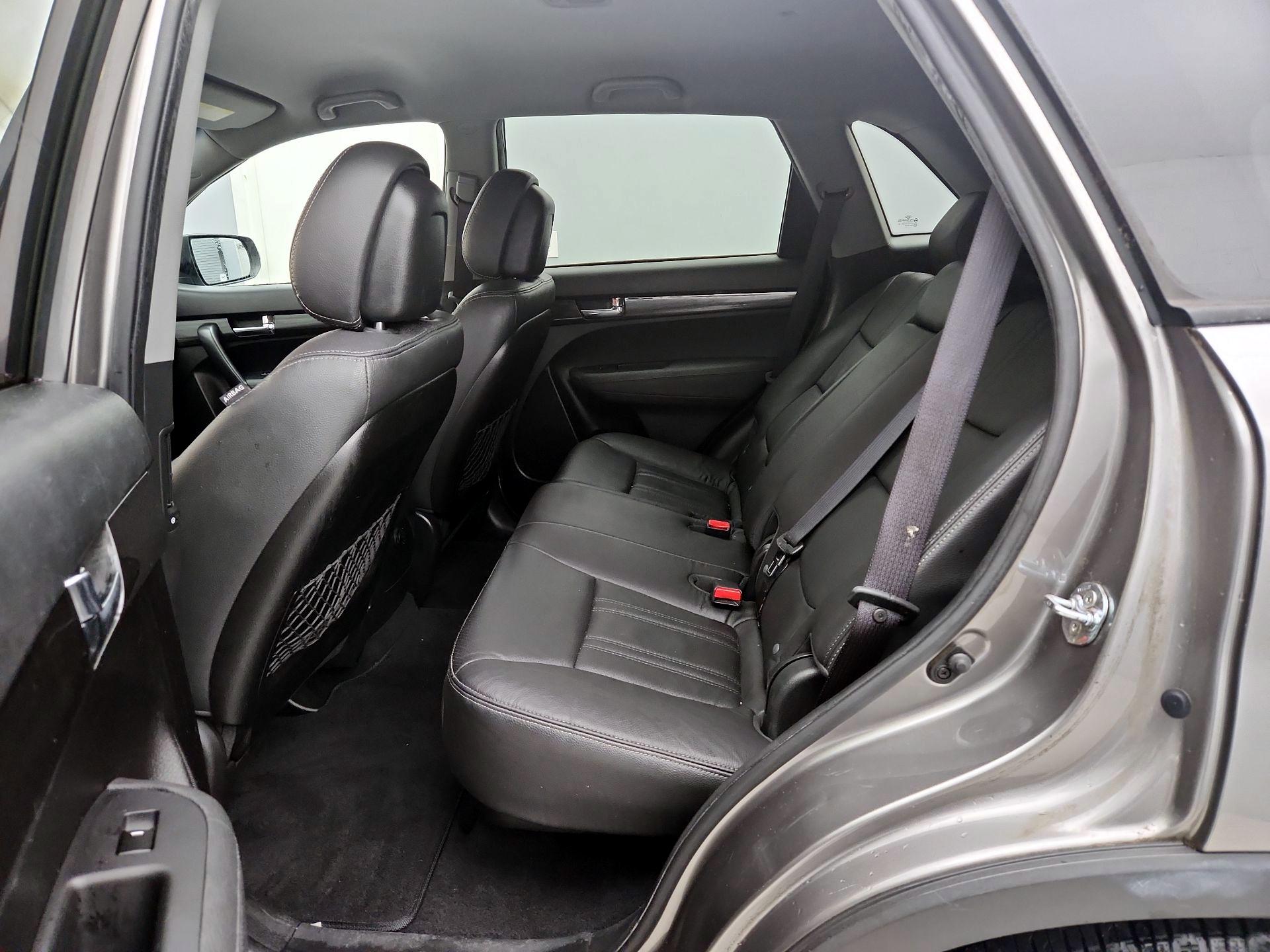 Thumbnail: 2013 Kia Sorento - 19