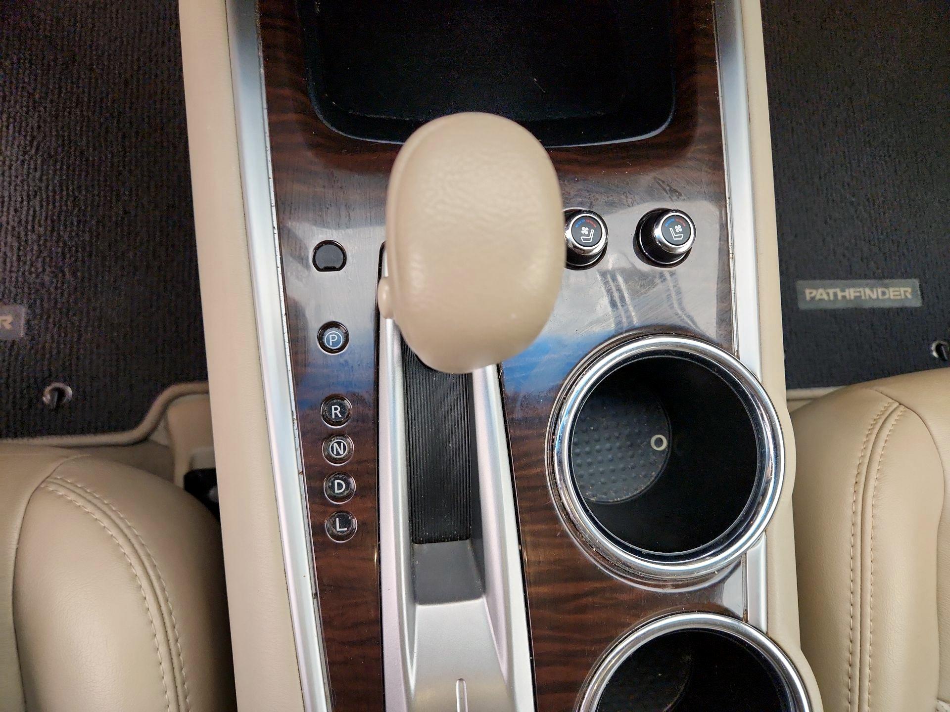 Thumbnail: 2014 Nissan Pathfinder - 18