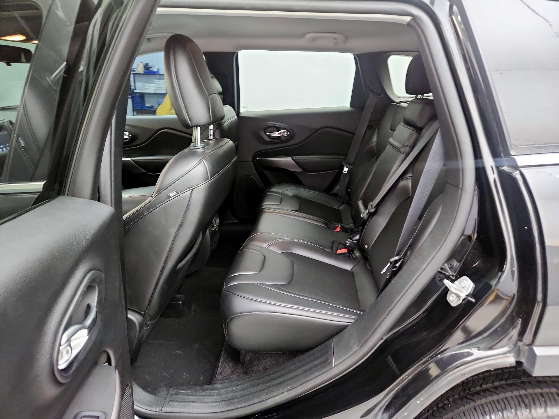 Thumbnail: 2019 Jeep Cherokee - 19