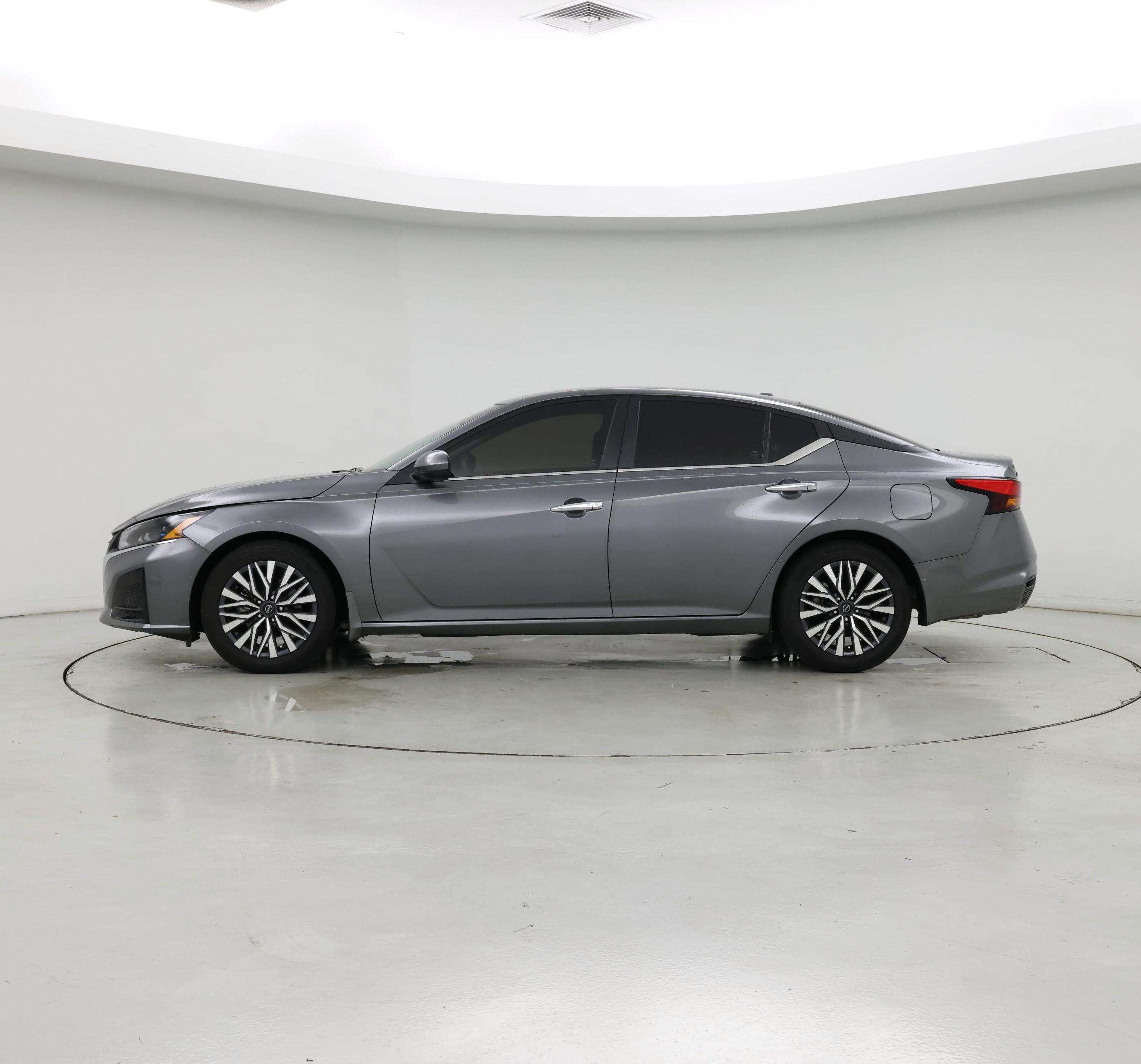 Thumbnail: 2023 Nissan Altima - 3