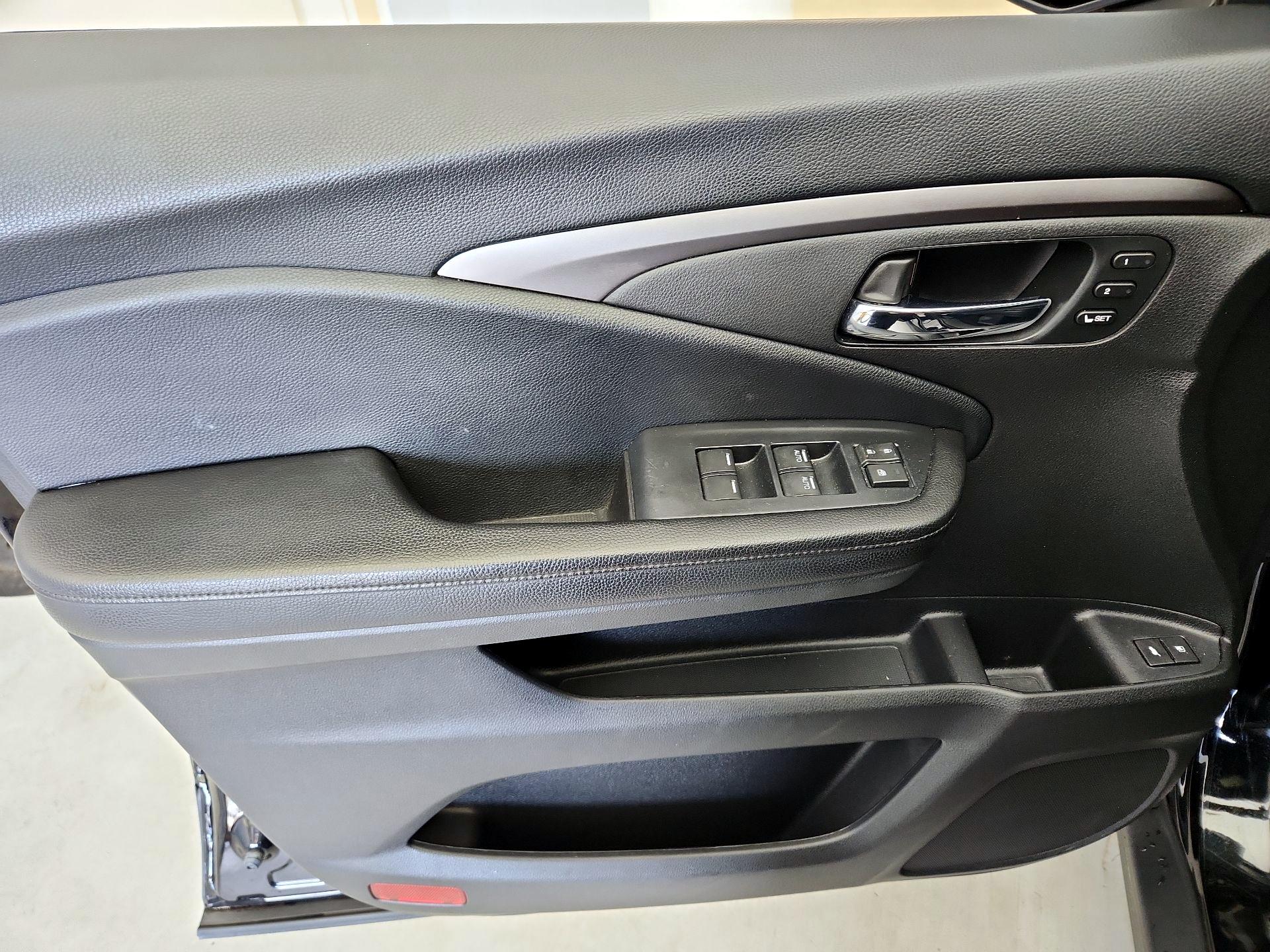 Thumbnail: 2020 Honda Pilot - 12