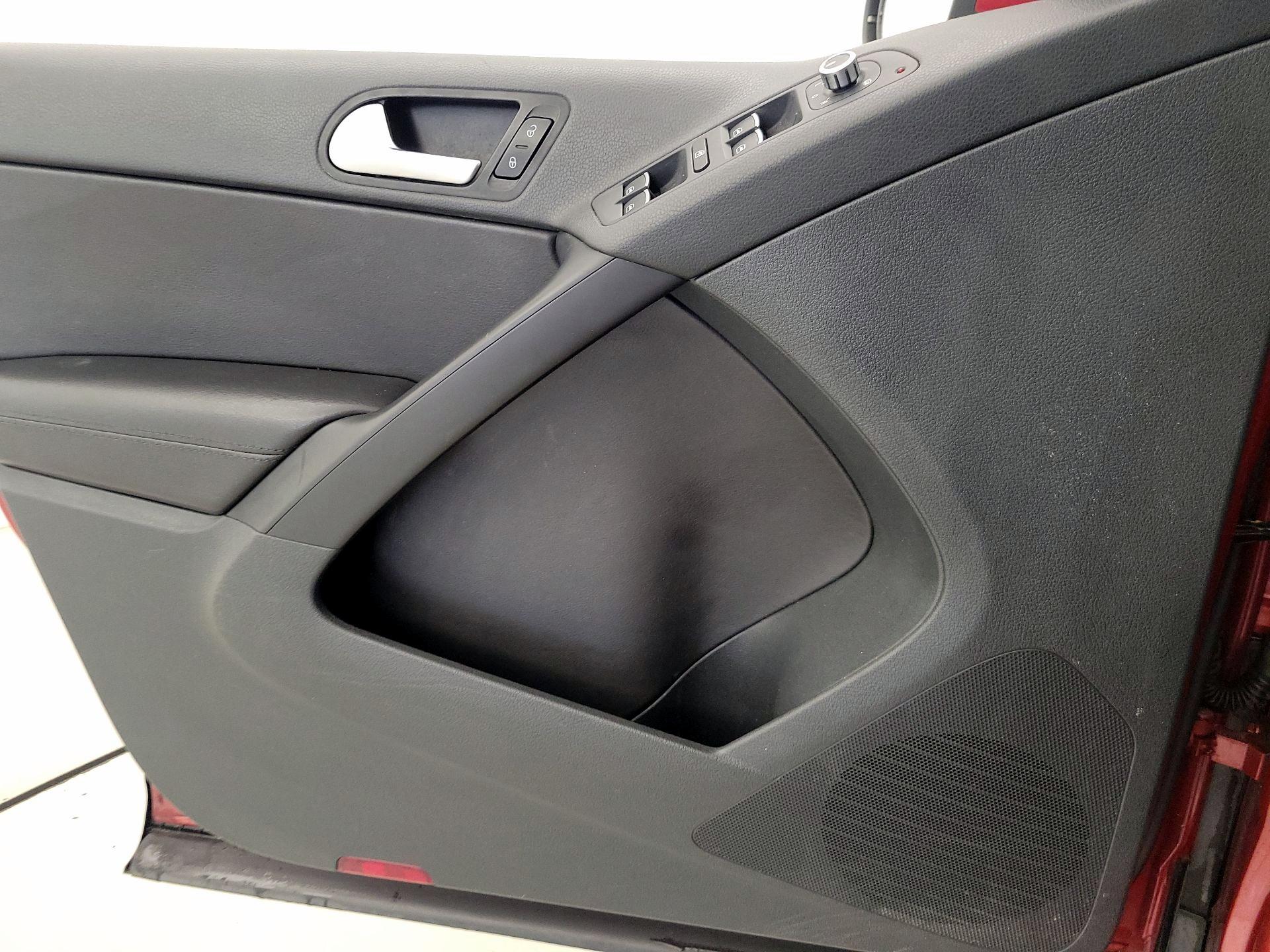 Thumbnail: 2014 Volkswagen Tiguan - 12