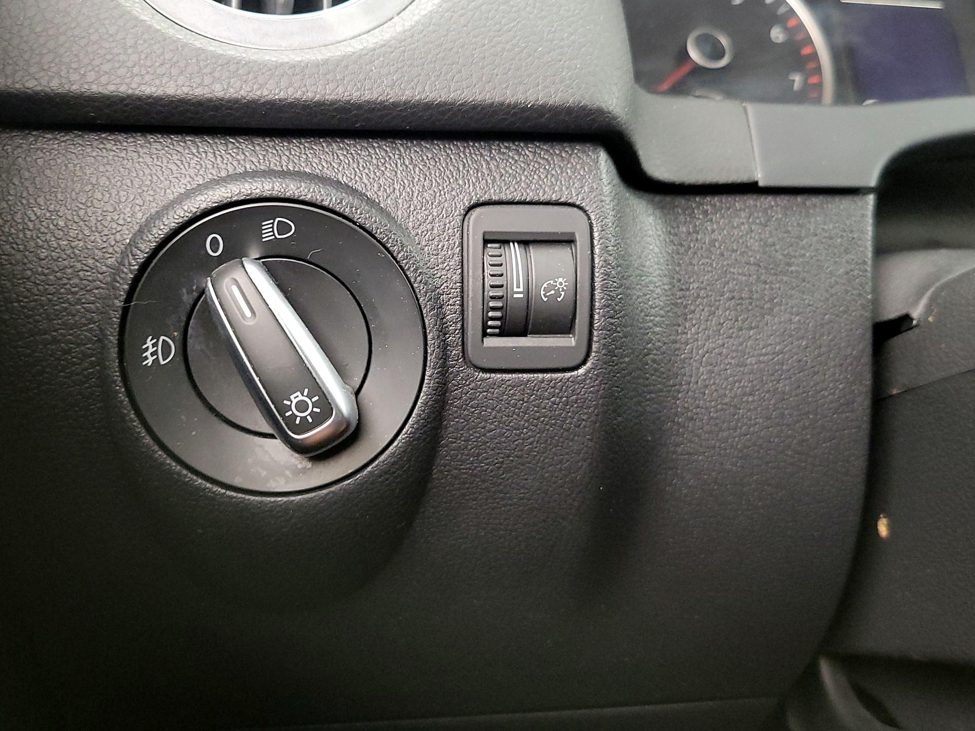 Thumbnail: 2014 Volkswagen Tiguan - 13