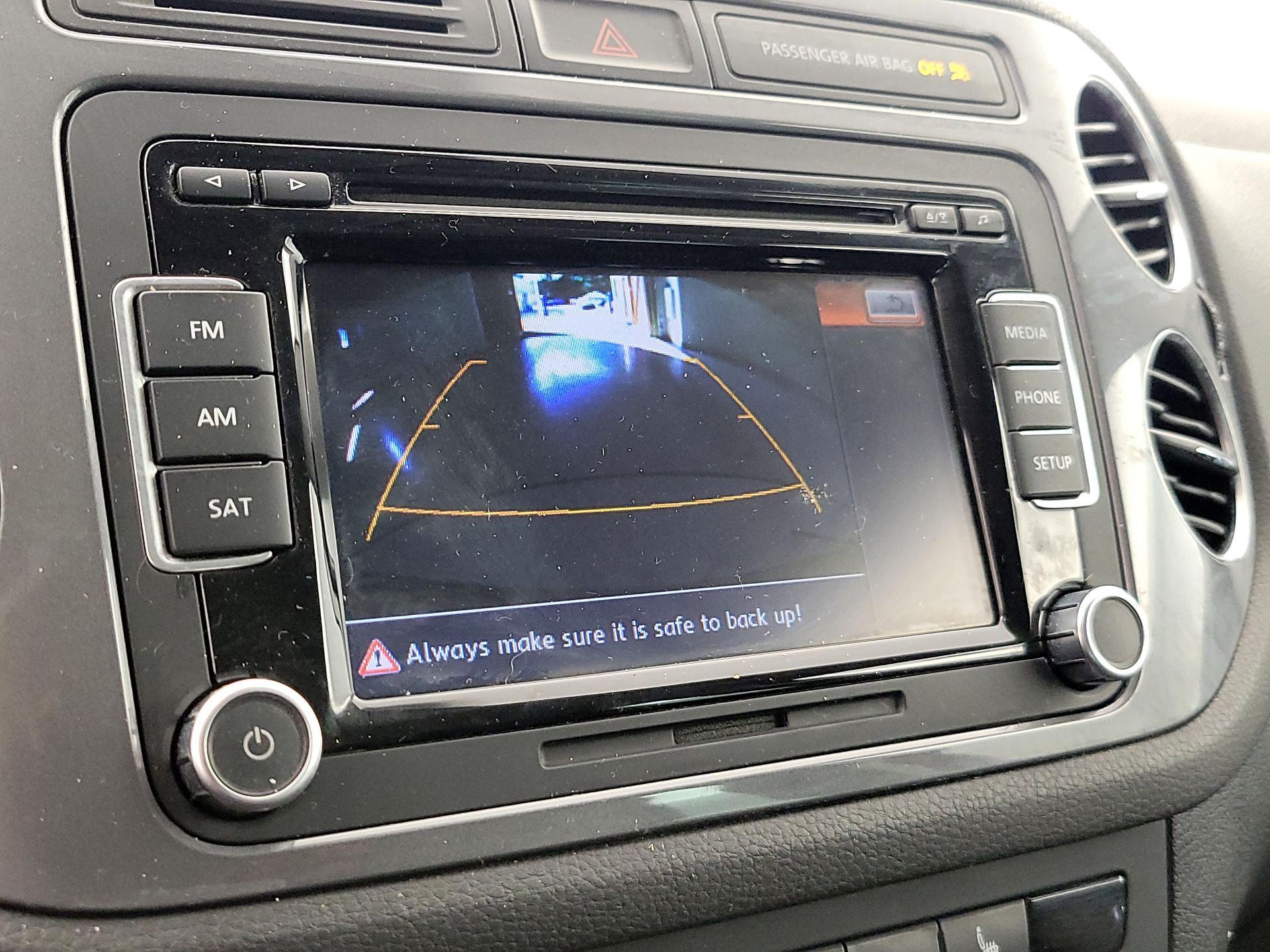 Thumbnail: 2014 Volkswagen Tiguan - 14