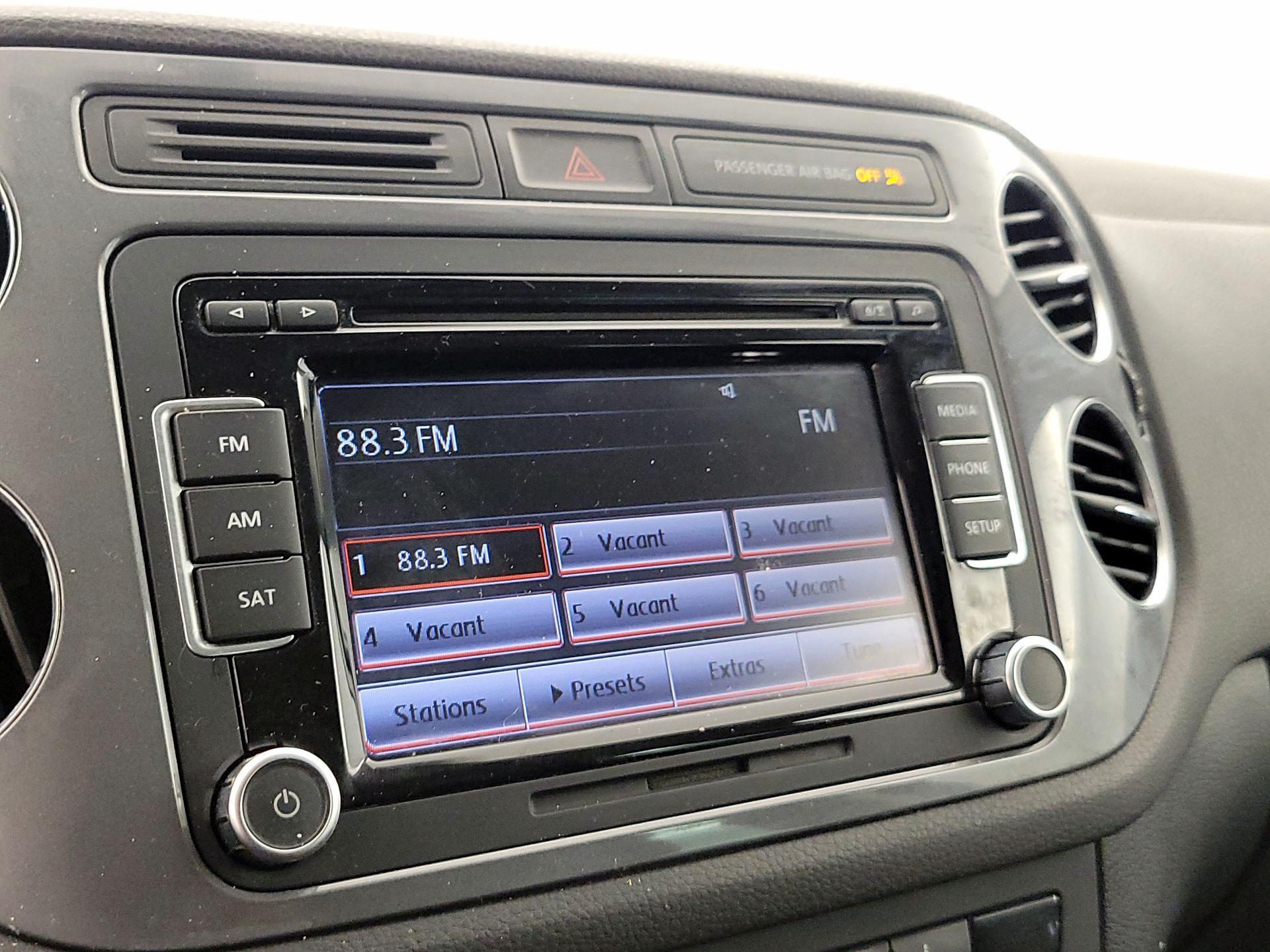 Thumbnail: 2014 Volkswagen Tiguan - 15