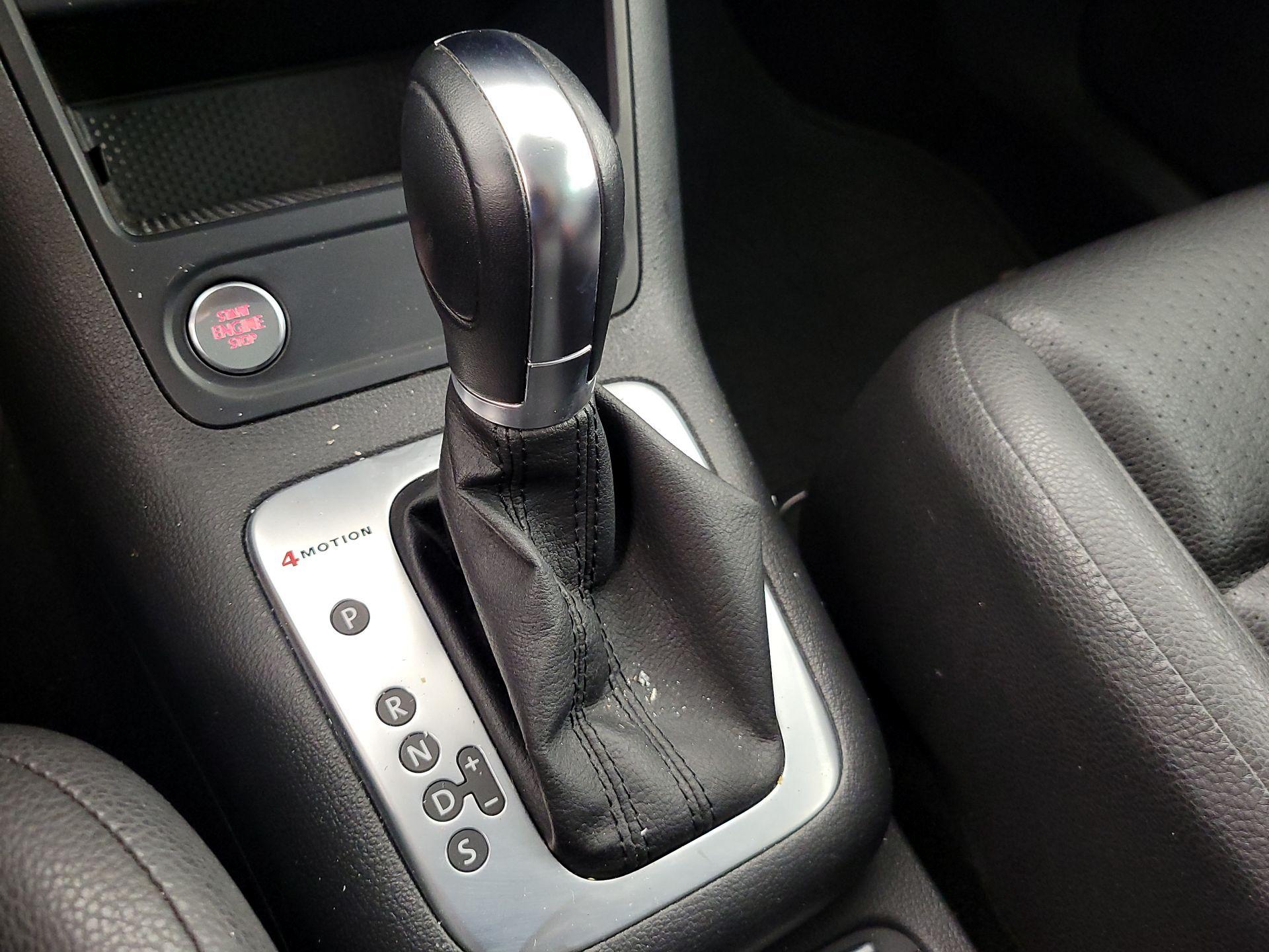 Thumbnail: 2014 Volkswagen Tiguan - 17