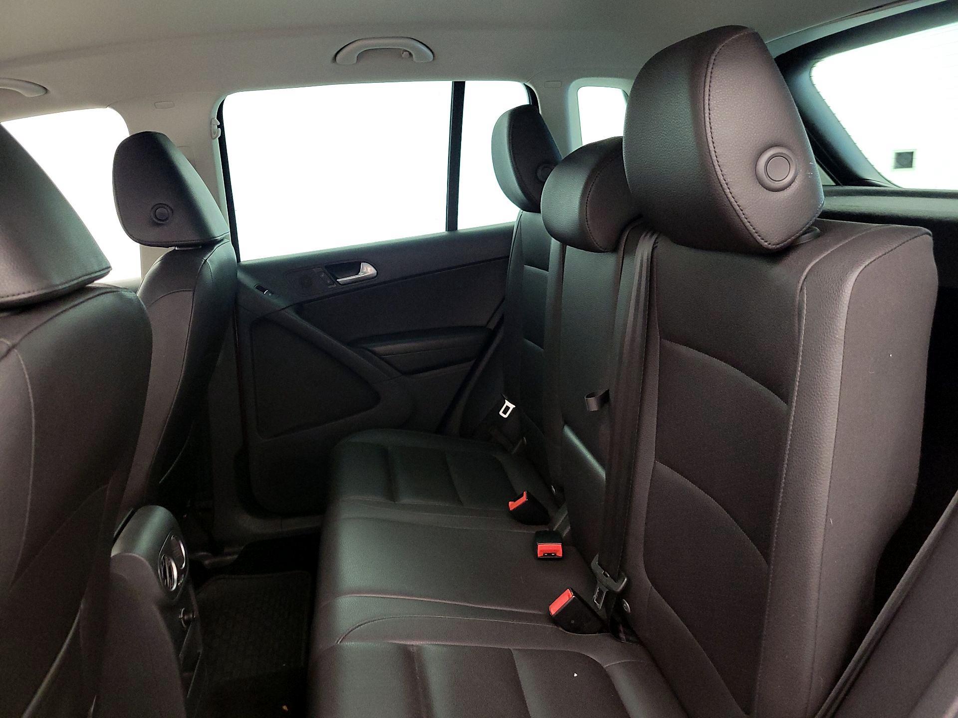 Thumbnail: 2014 Volkswagen Tiguan - 19