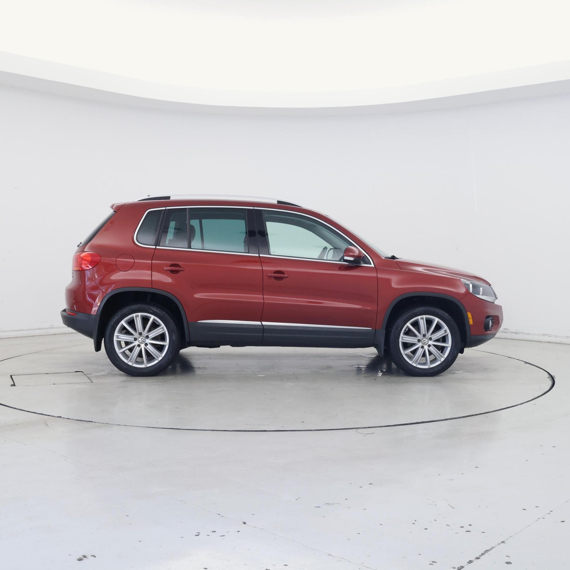 Thumbnail: 2014 Volkswagen Tiguan - 7