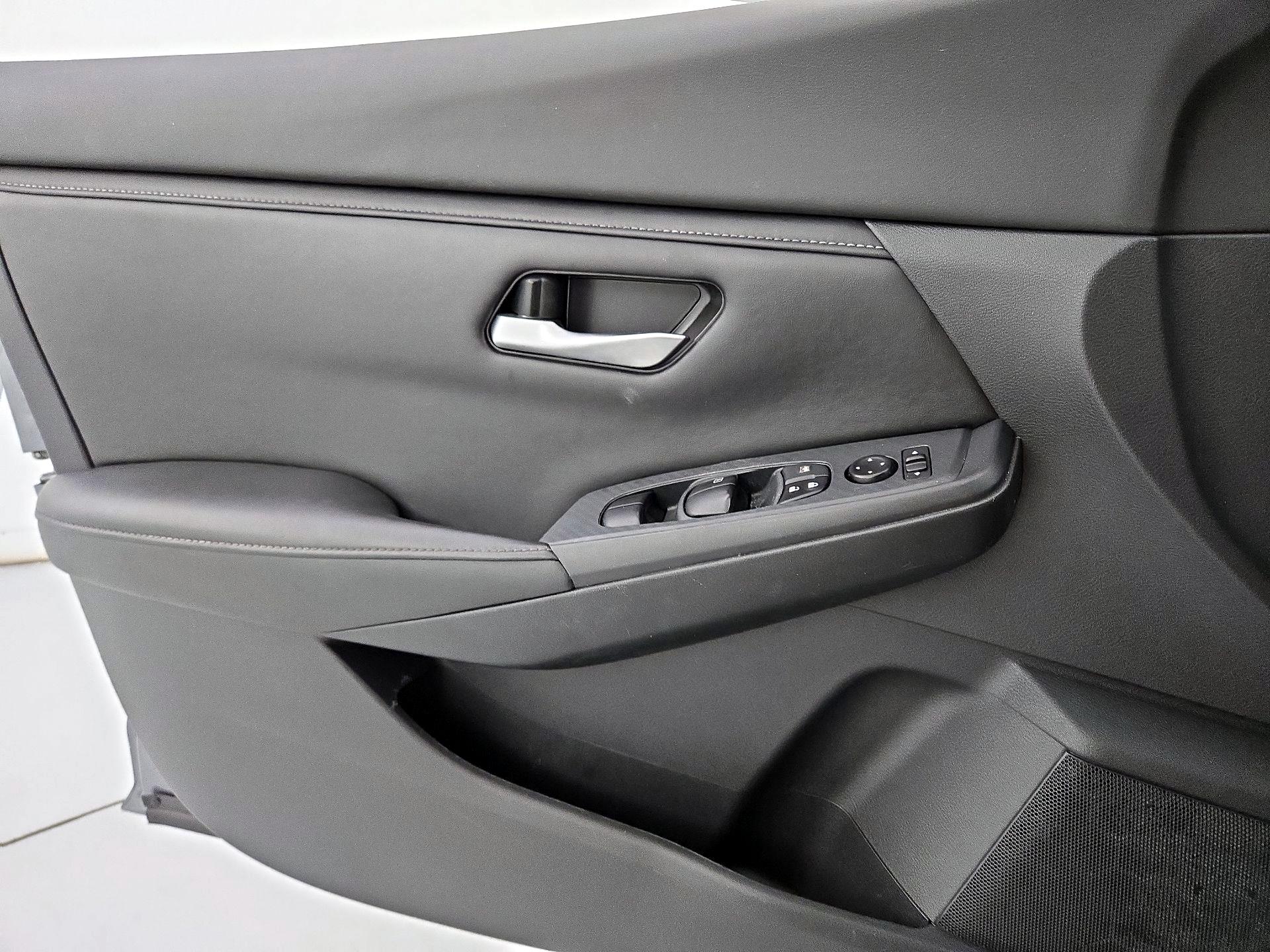 Thumbnail: 2022 Nissan Sentra - 12