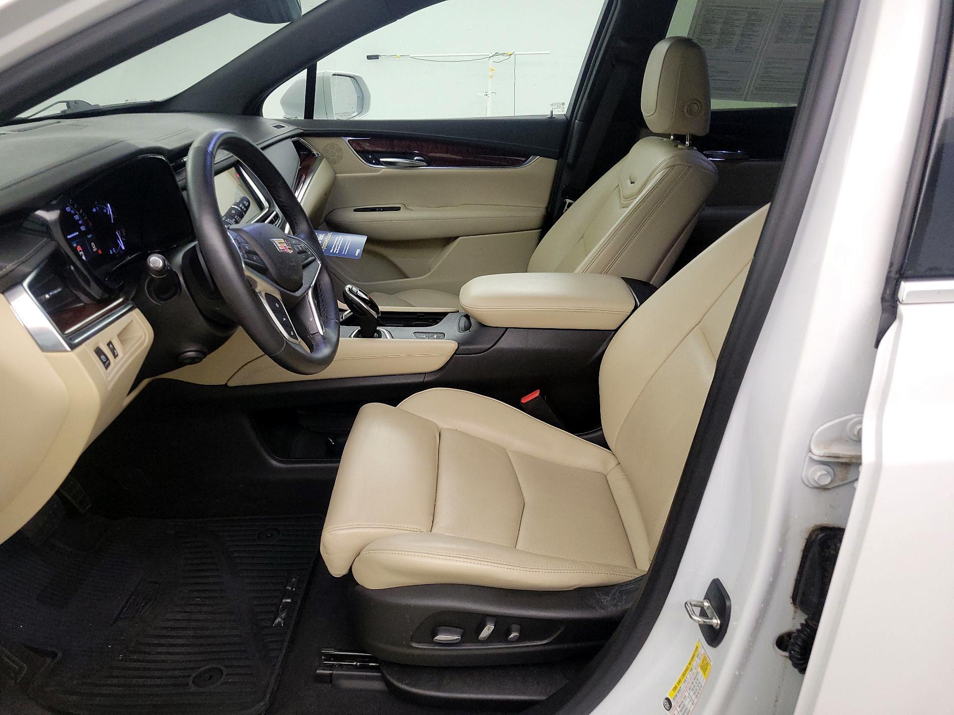 Thumbnail: 2017 Cadillac XT5 - 11