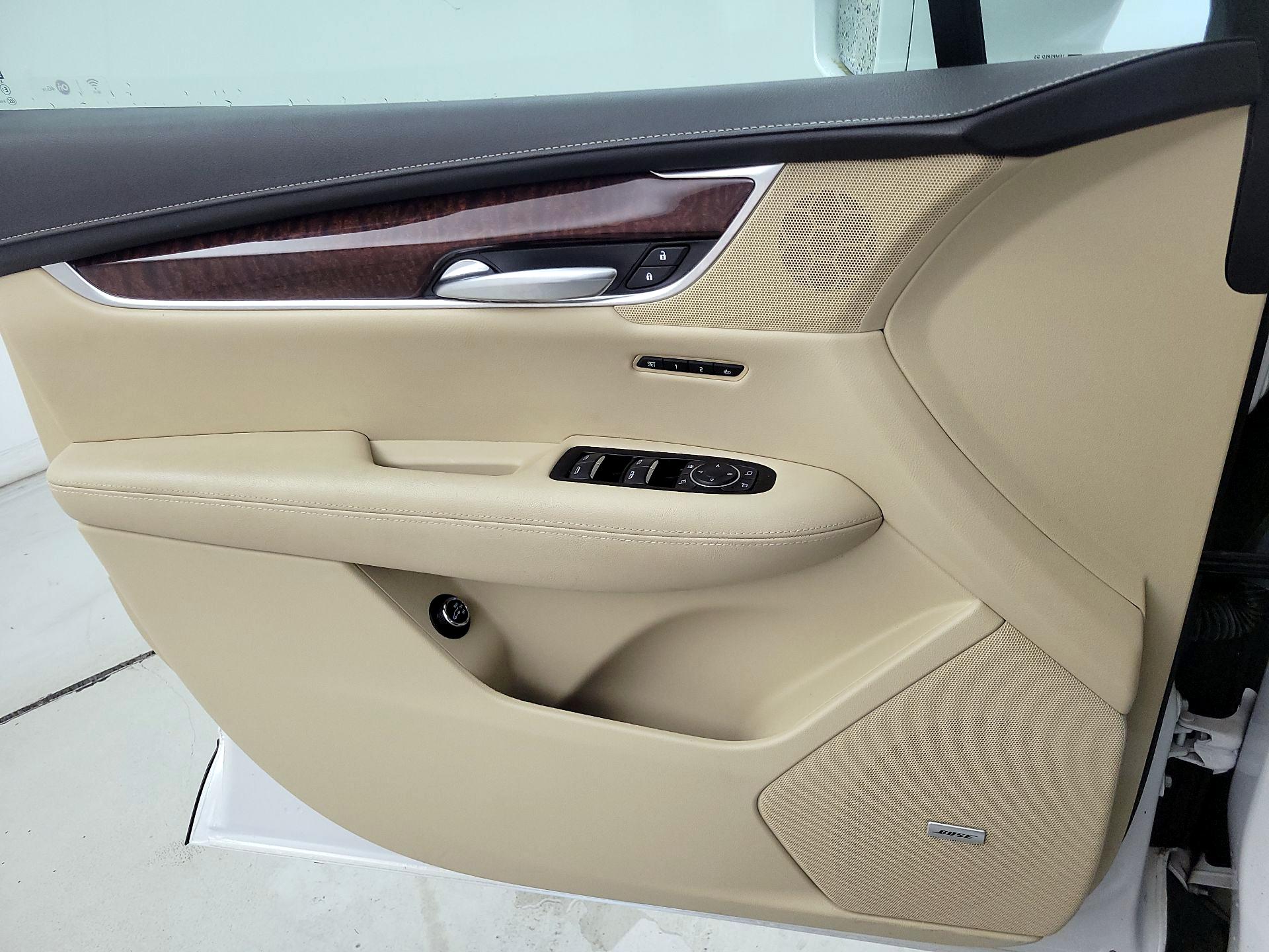 Thumbnail: 2017 Cadillac XT5 - 12