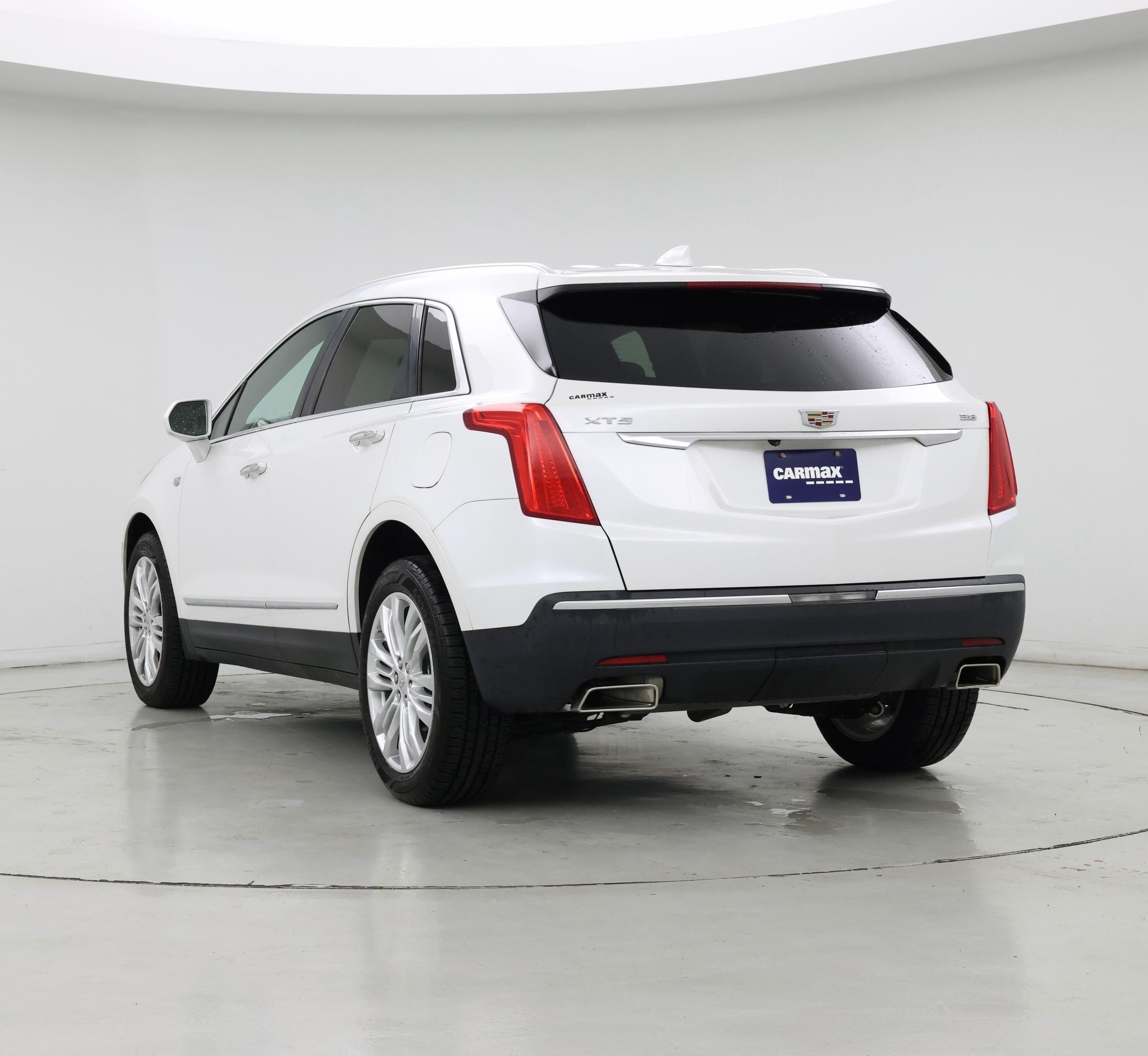 Thumbnail: 2017 Cadillac XT5 - 2