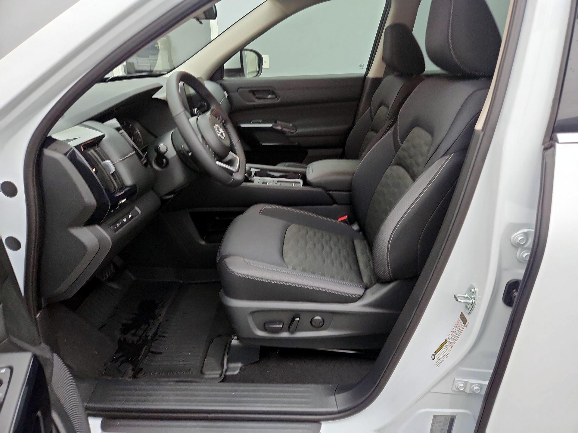 Thumbnail: 2025 Nissan Pathfinder - 11