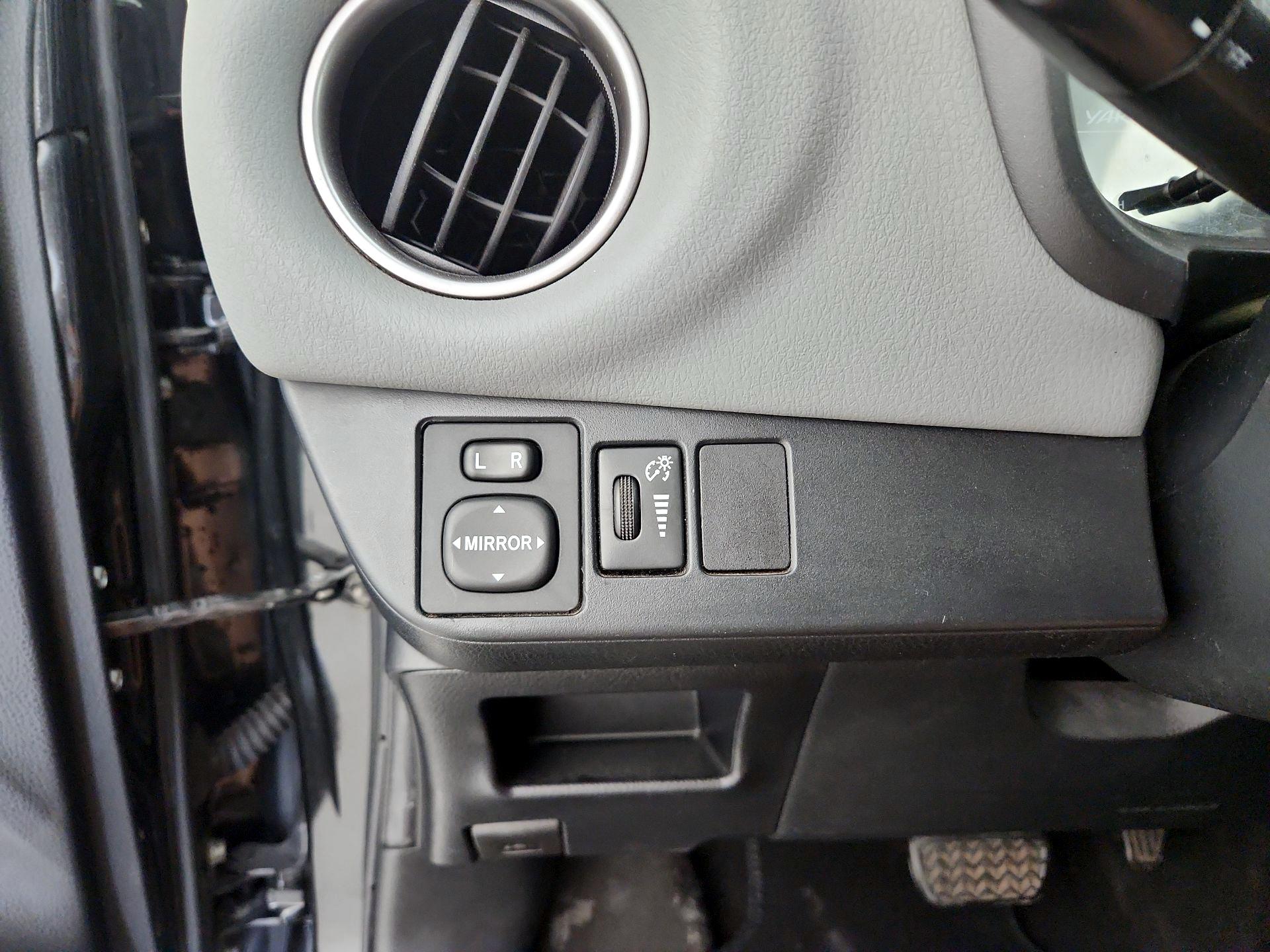 Thumbnail: 2015 Toyota Yaris - 13
