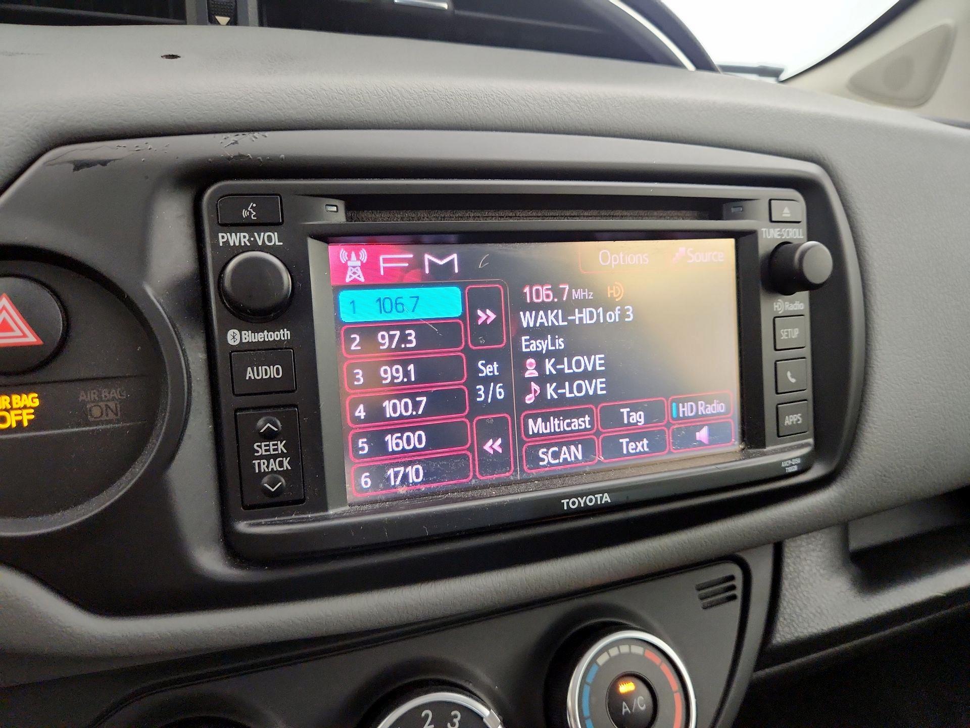 Thumbnail: 2015 Toyota Yaris - 14