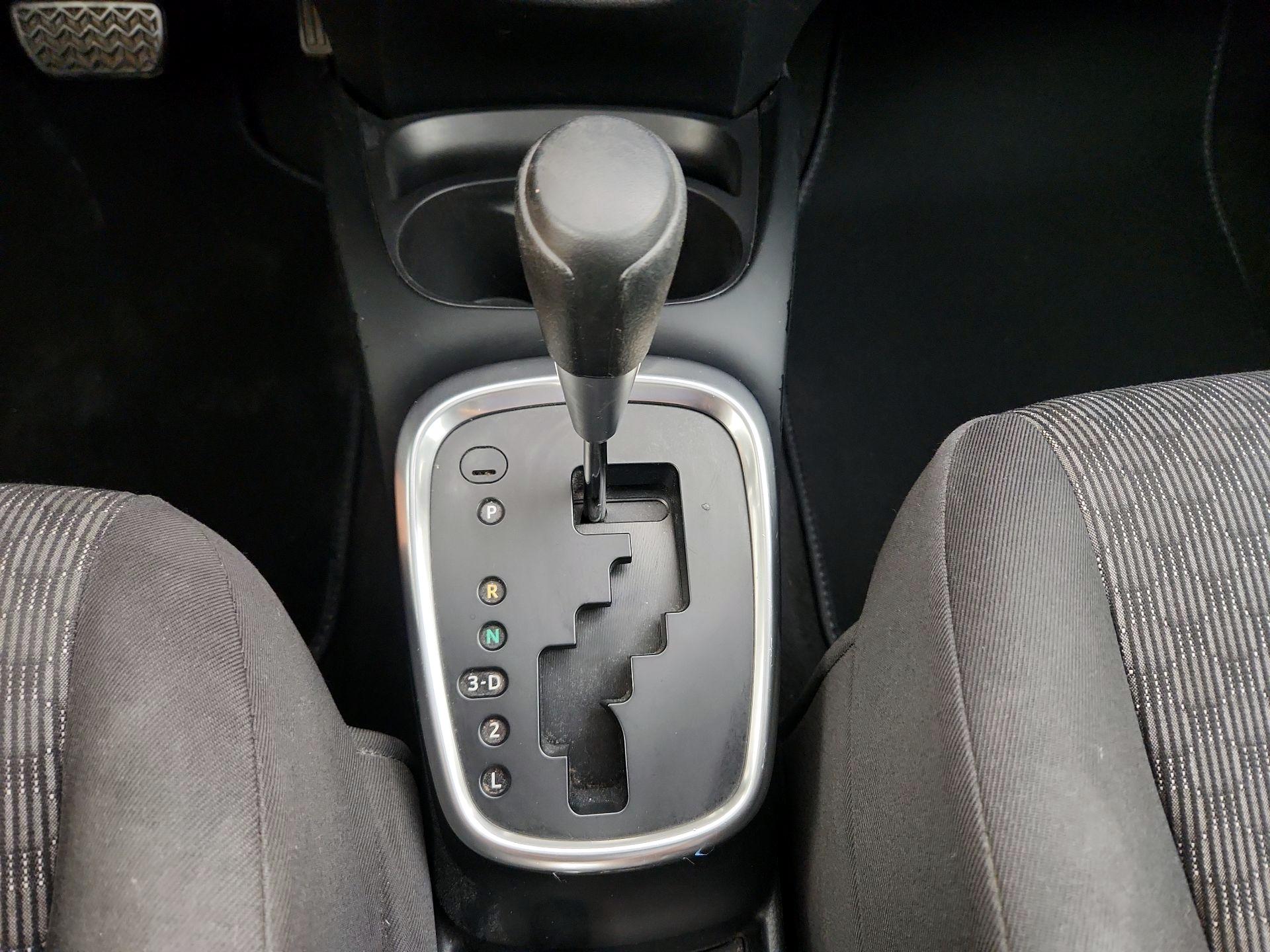 Thumbnail: 2015 Toyota Yaris - 16