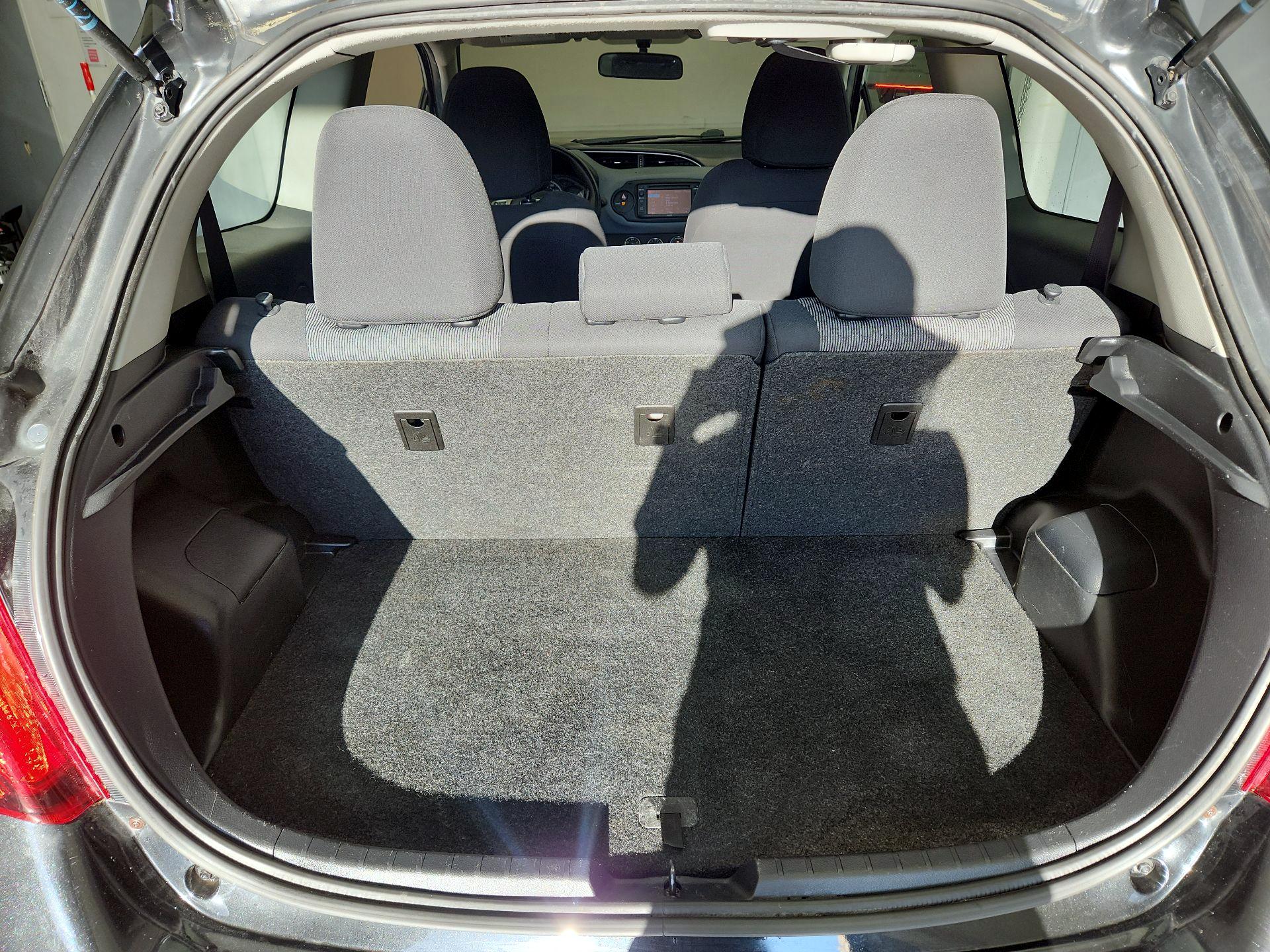 Thumbnail: 2015 Toyota Yaris - 18