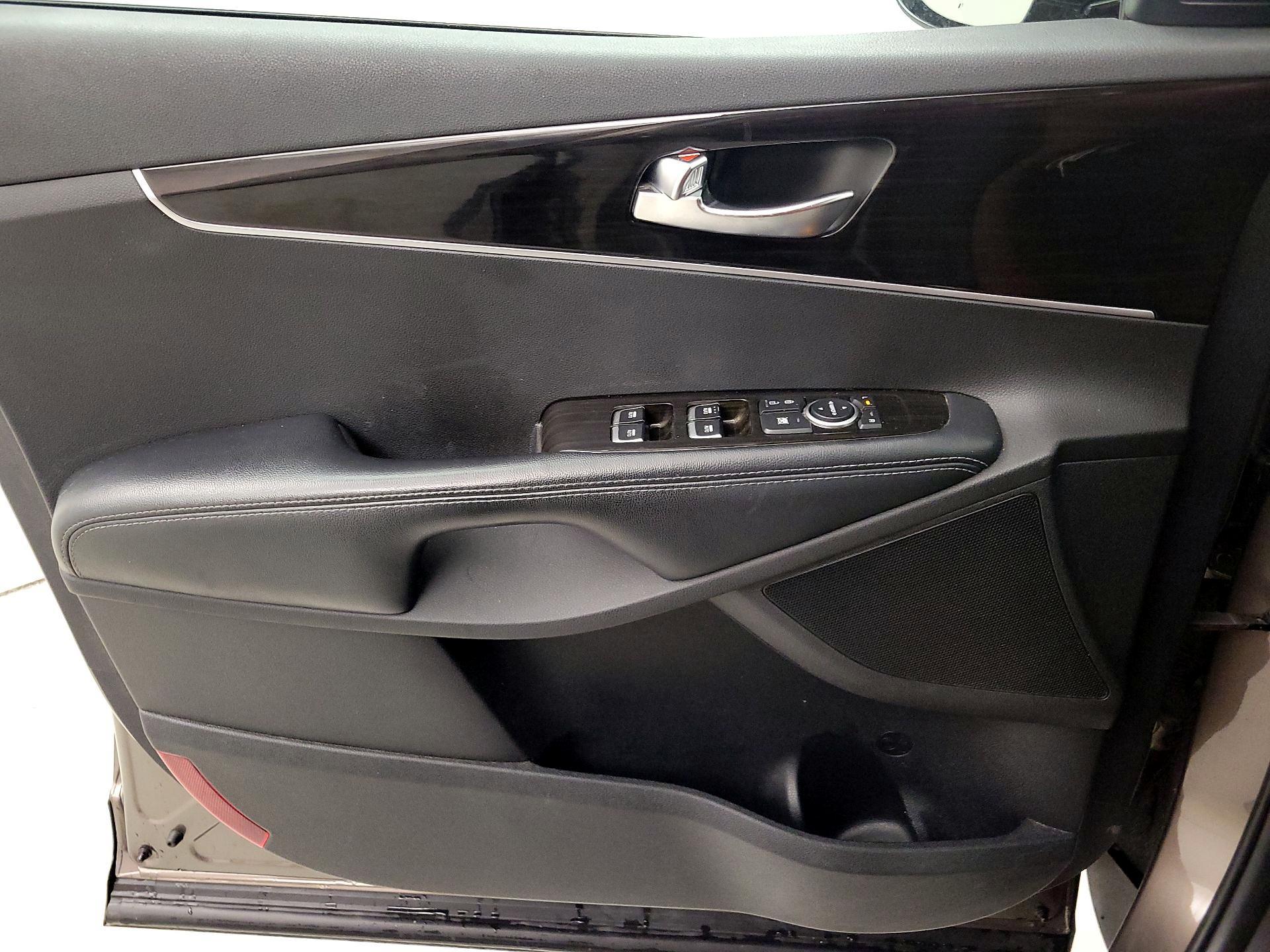 Thumbnail: 2019 Kia Sorento - 12