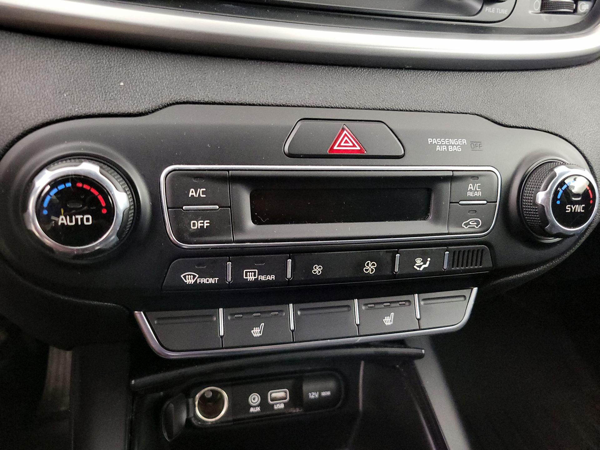 Thumbnail: 2019 Kia Sorento - 16